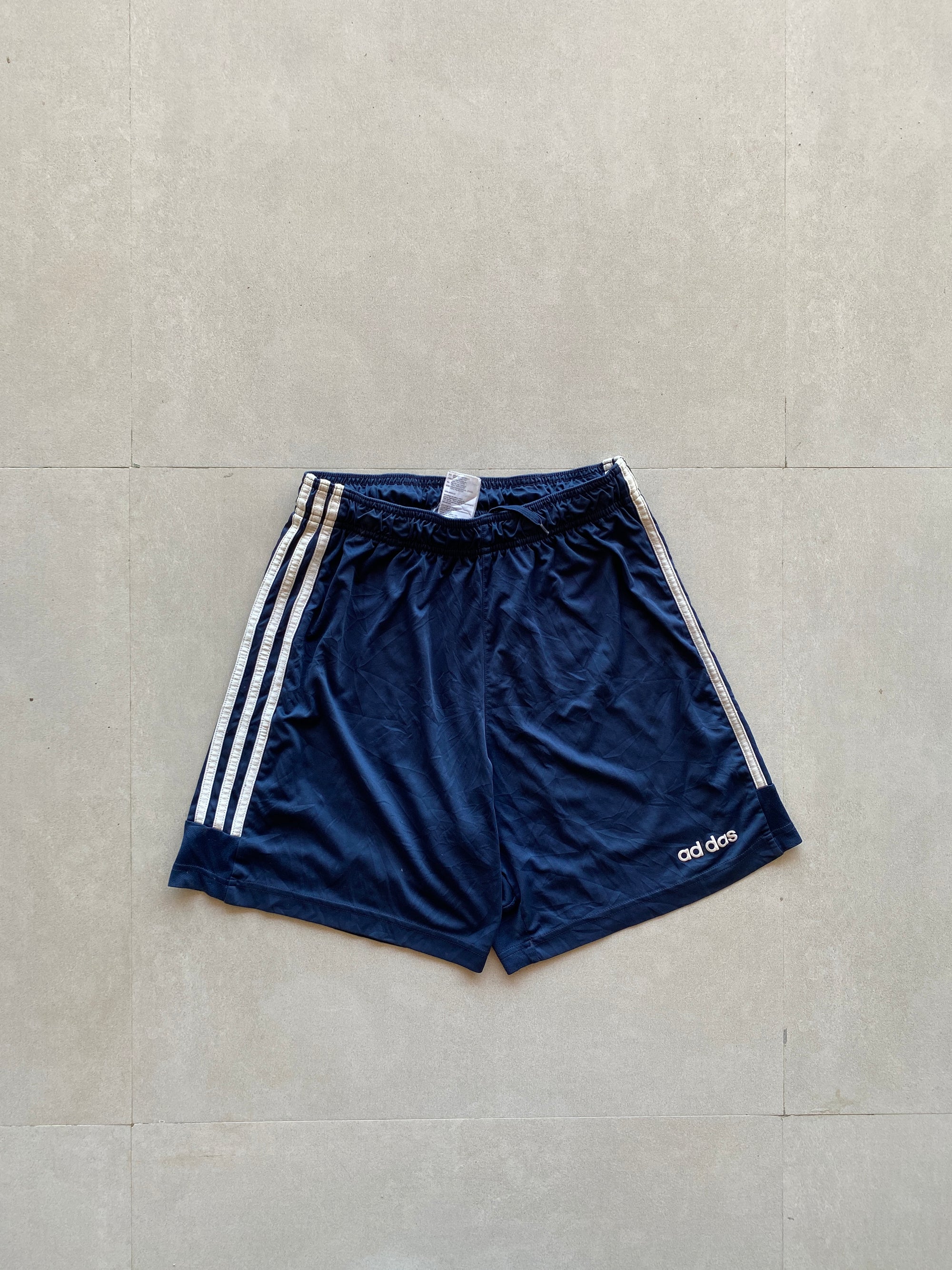 ADIDAS STRIPED SHORTS - M