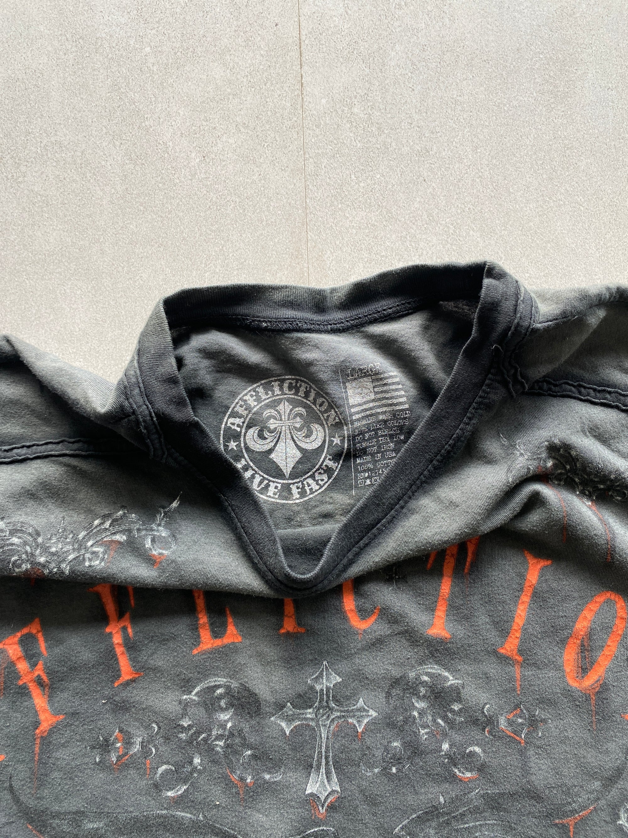 AFFLICTION TEE - M