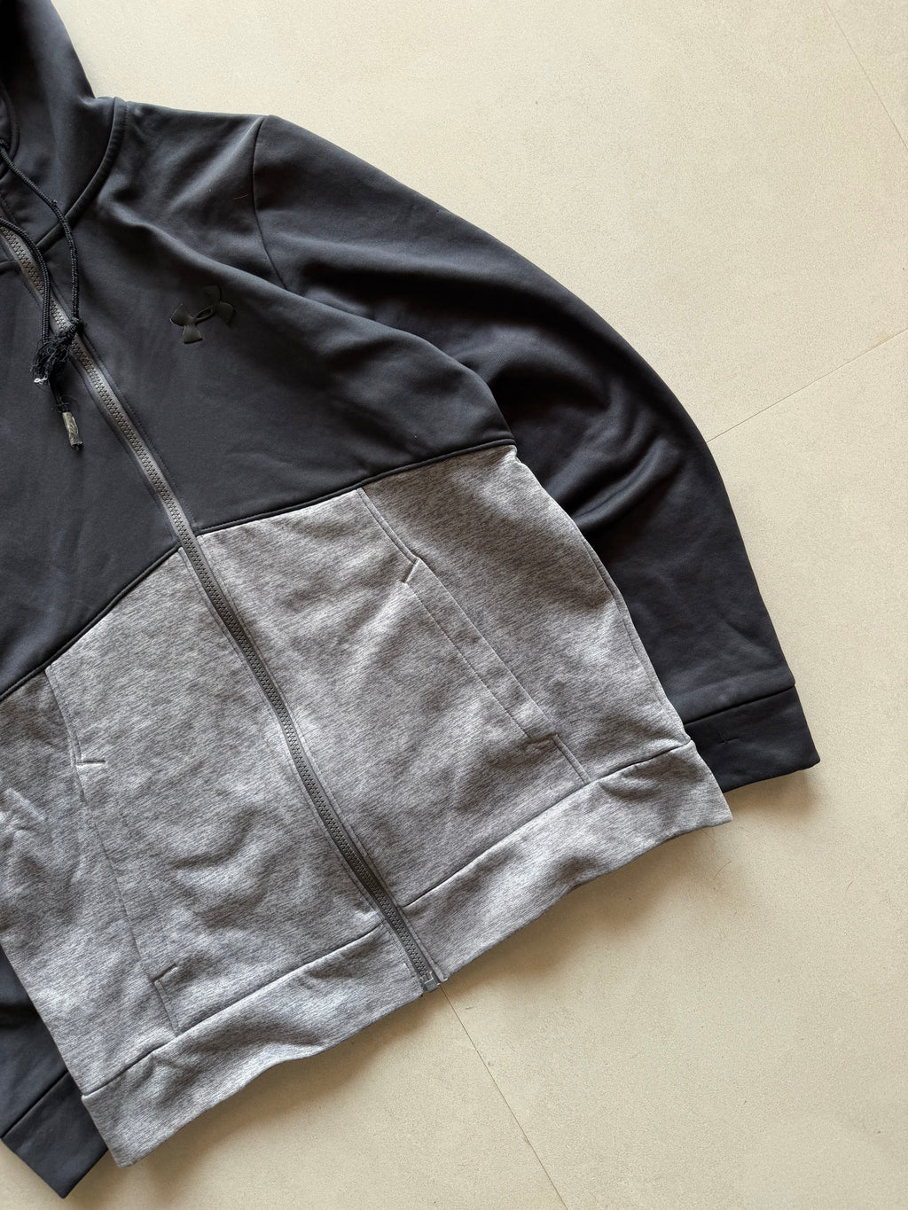 UNDER ARMOUR HOODED JACKET - M