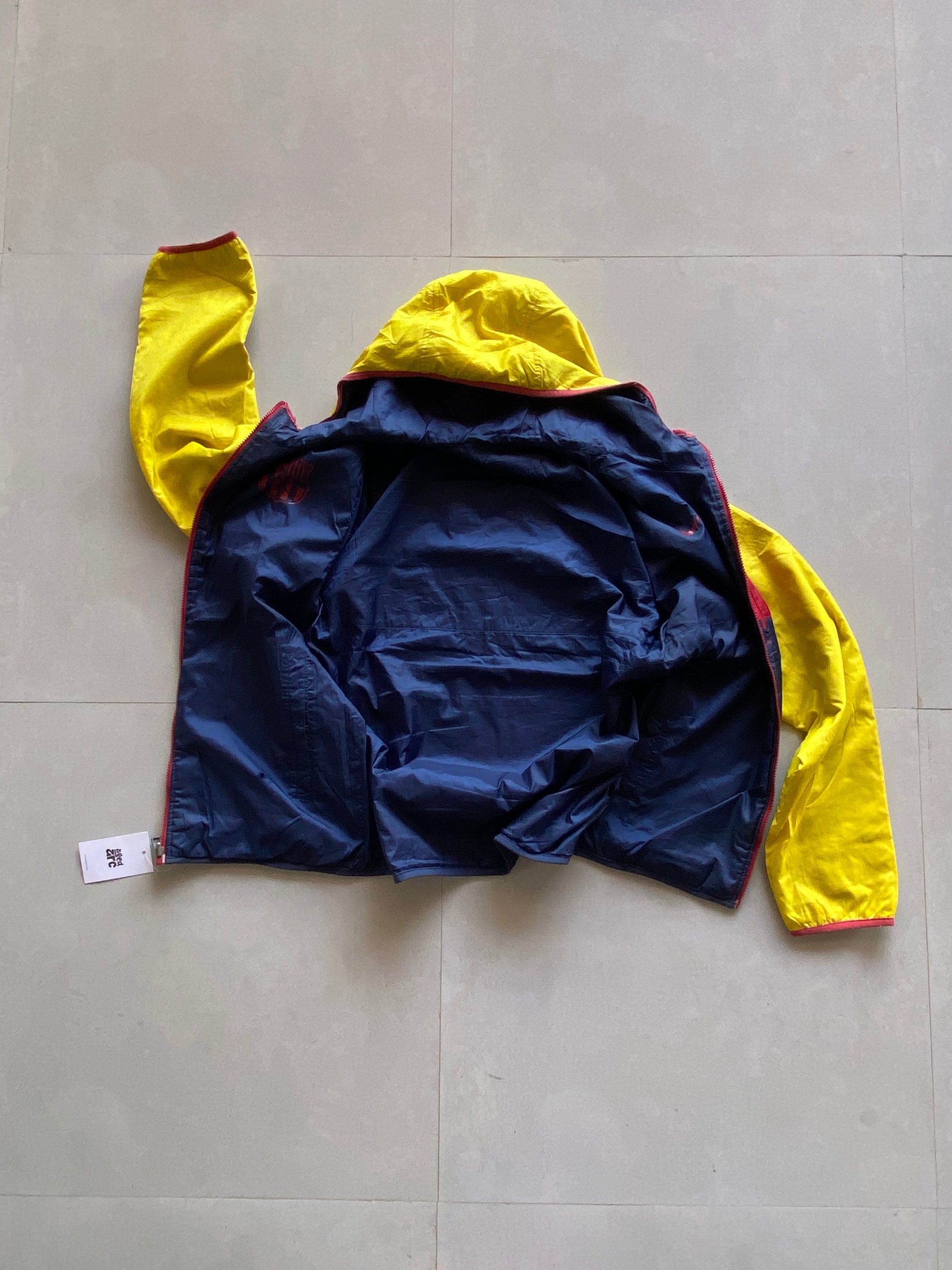 NIKE BARCELONA REVERSIBLE PUFFER JACKET - M