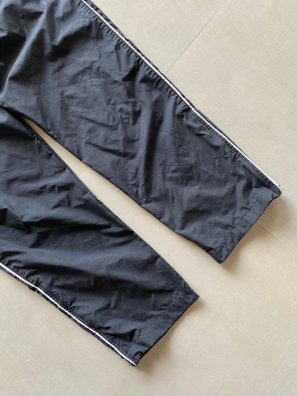 VINTAGE NIKE TRACK PANT - M