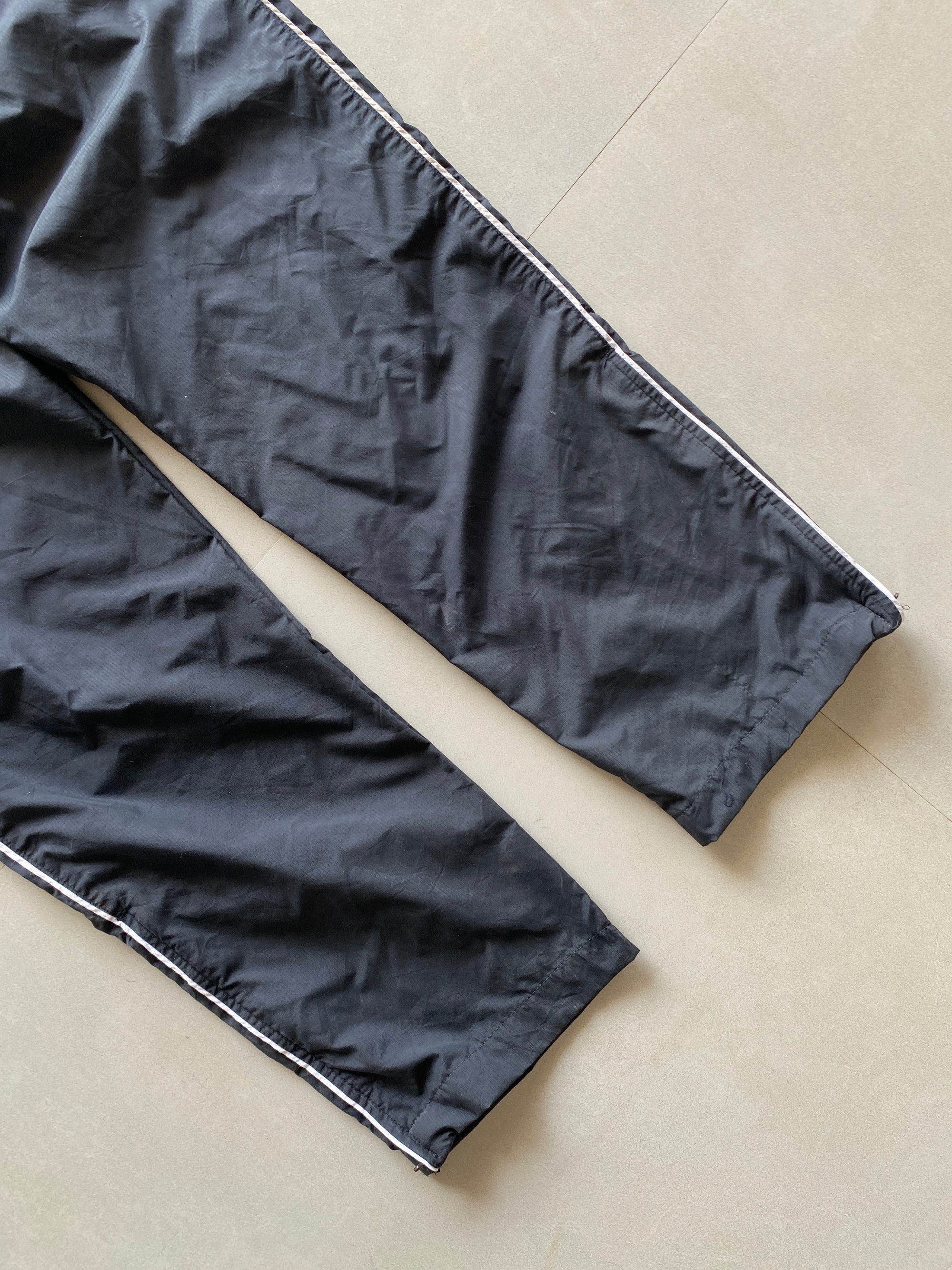 VINTAGE NIKE TRACK PANT - M