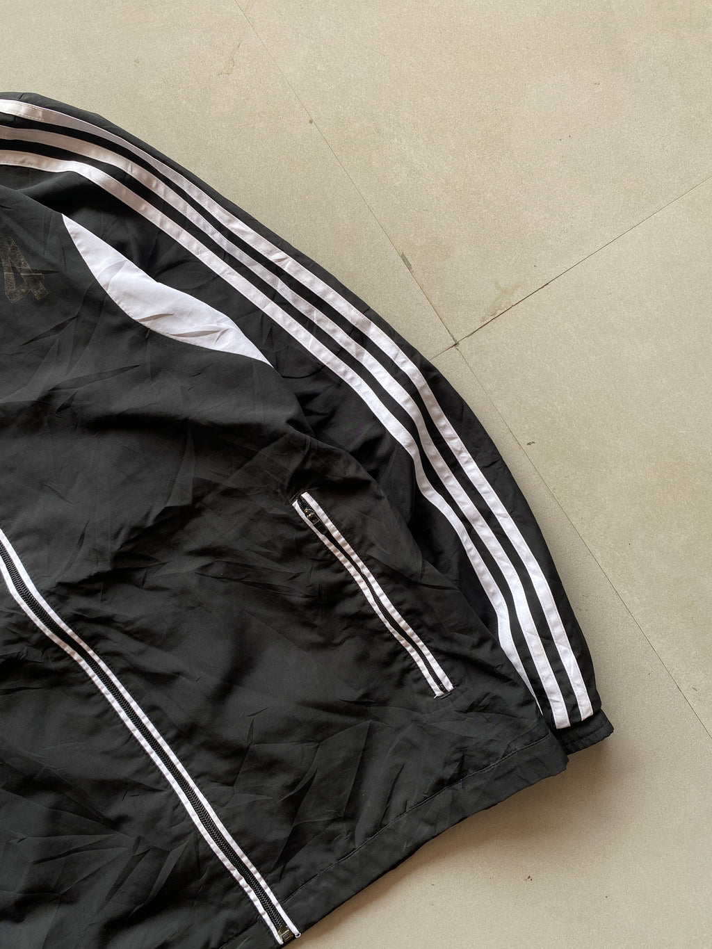 VINTAGE ADIDAS STRIPED JACKET -