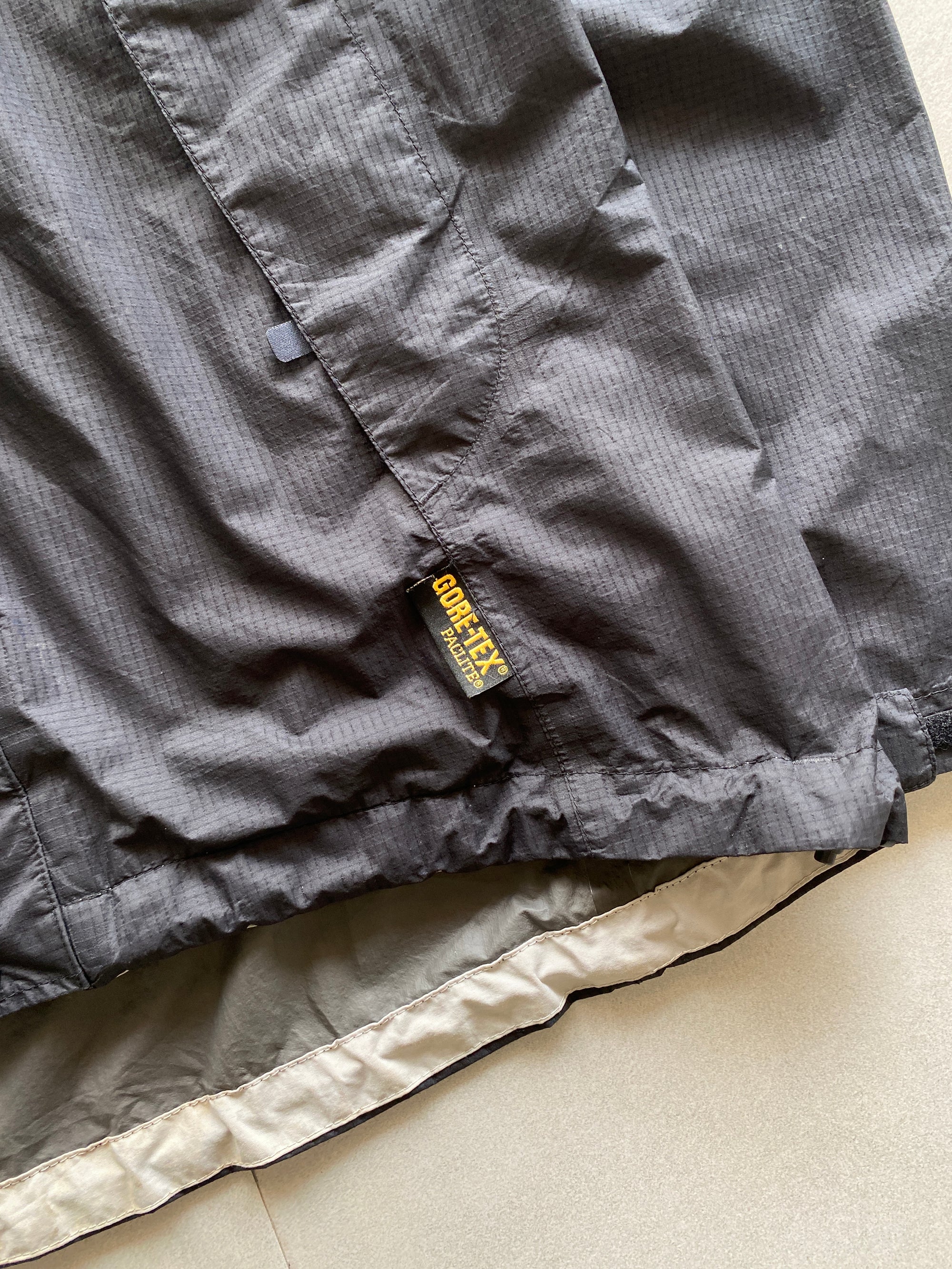 BERGHAUS GORTEX JACKET - M