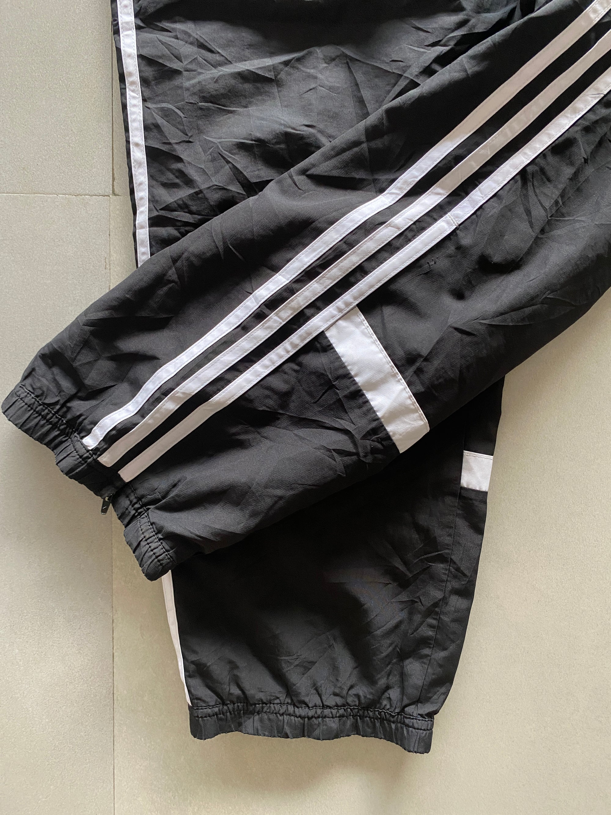 ADIDAS STRIPED TRACK PANT - L