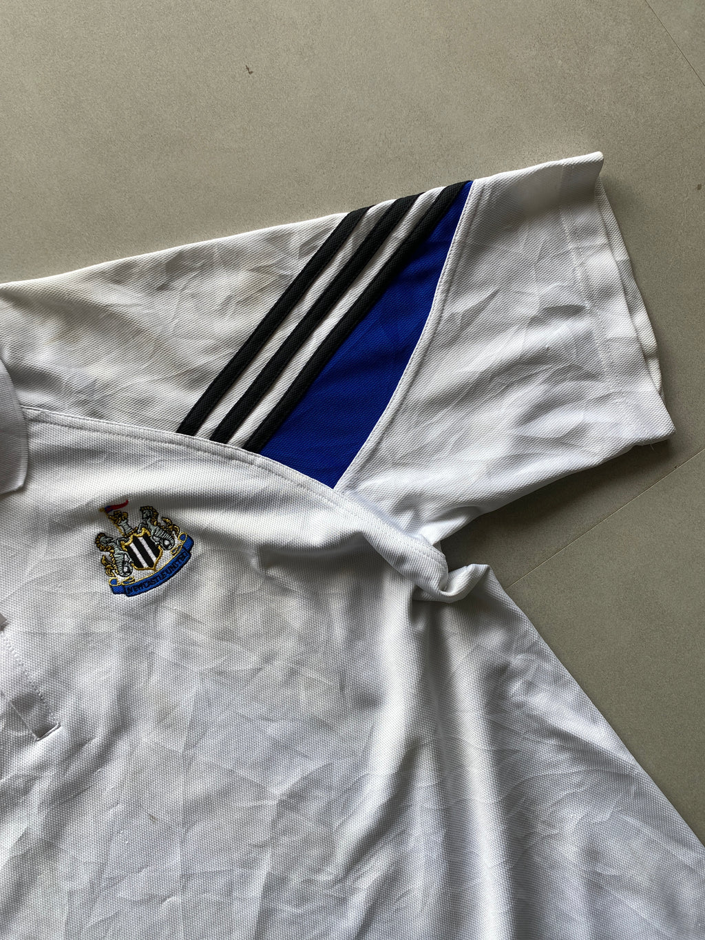 ADIDAS NEW CASTLE POLO SHIRT - L