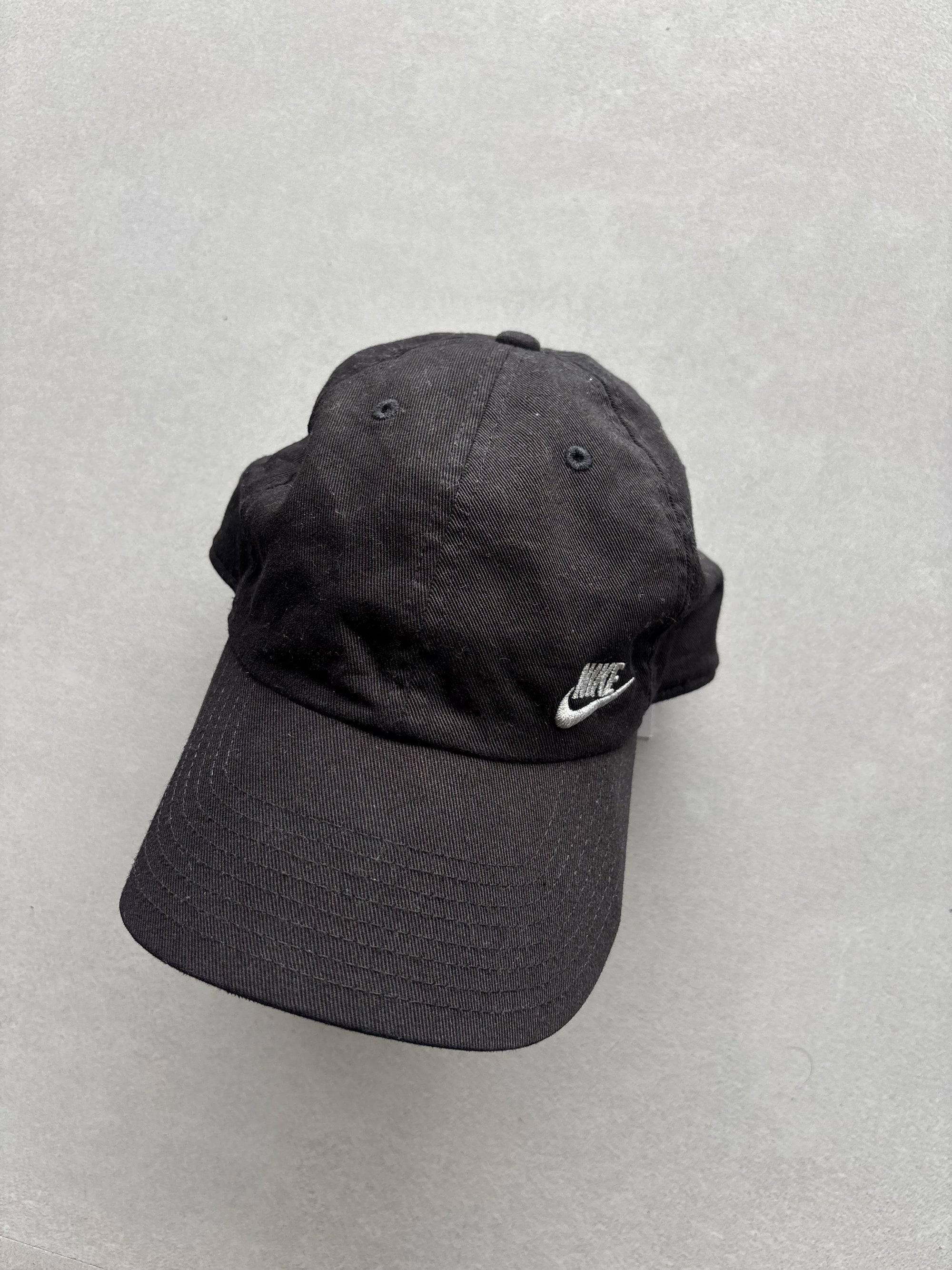 NIKE BLACK CAP