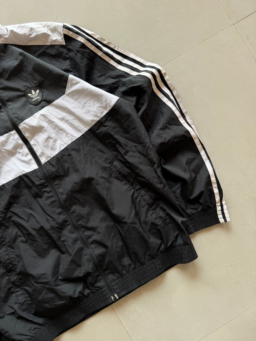 ADIDAS ORGINALS STRIPED JACKET - M