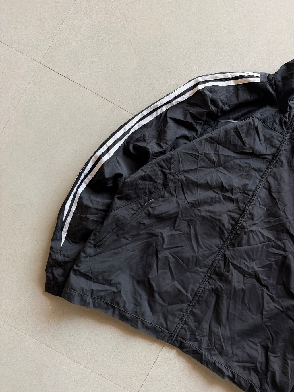 ADIDAS STRIPED JACKET - XL