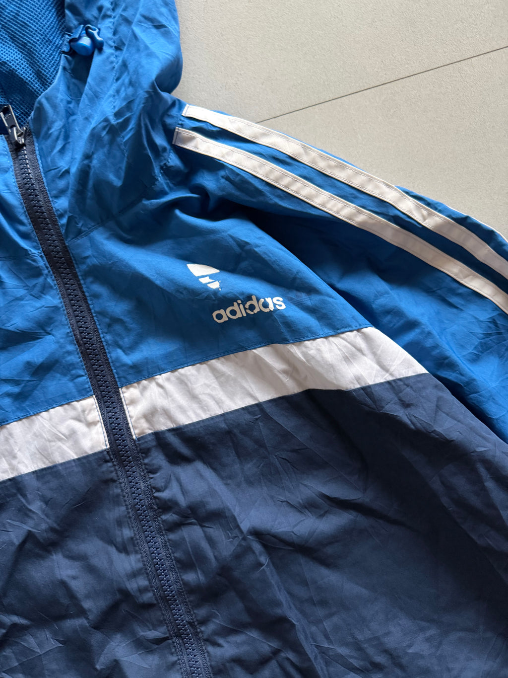 ADIDAS HOODED JACKET - M