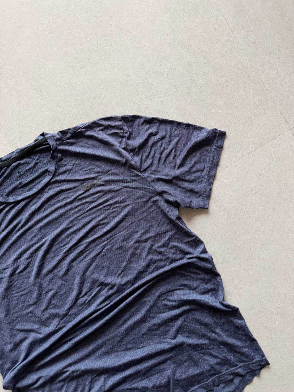 NIKE DRI FIT TEE - L