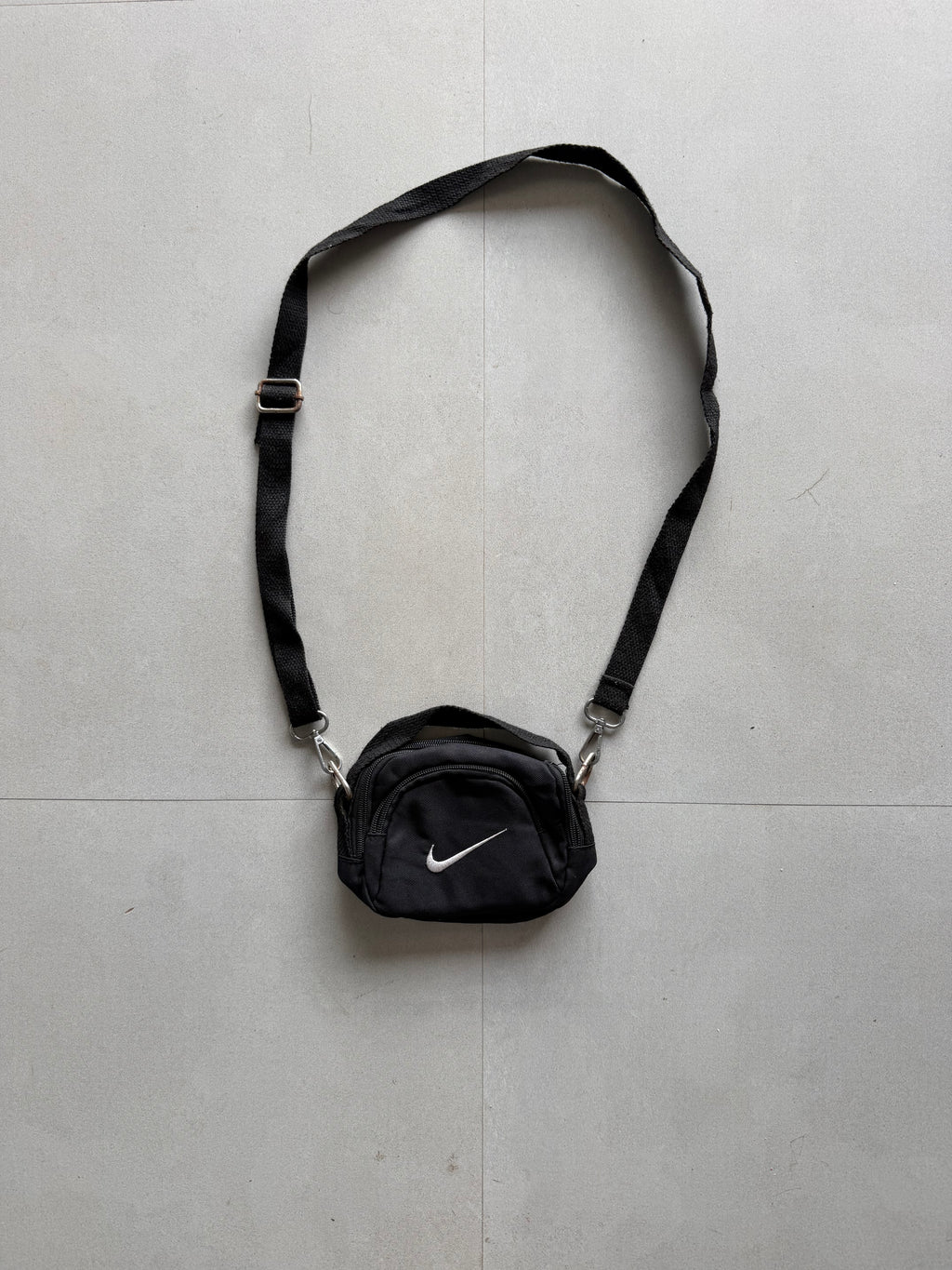 NIKE SMALL SLING BAG
