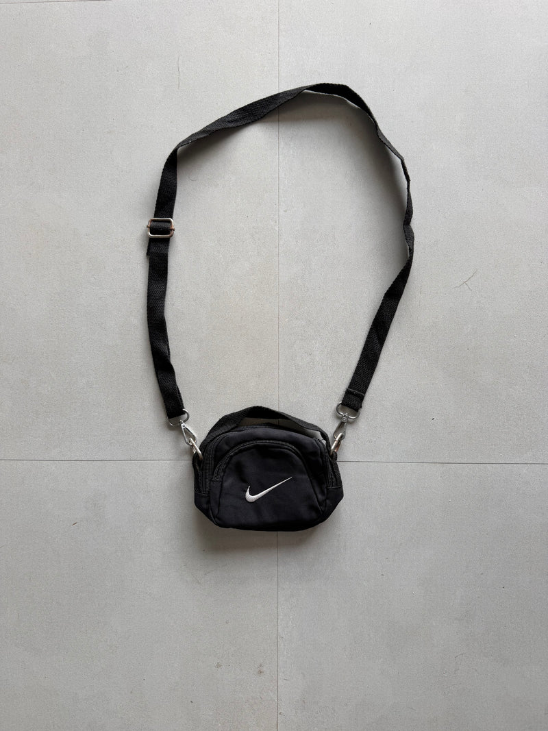 NIKE SMALL SLING BAG
