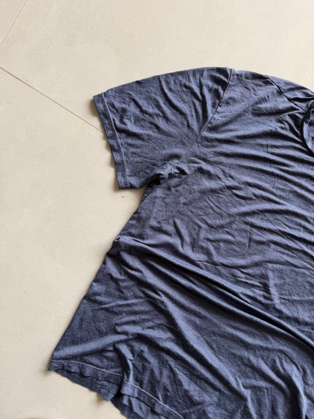 NIKE DRI FIT TEE - L