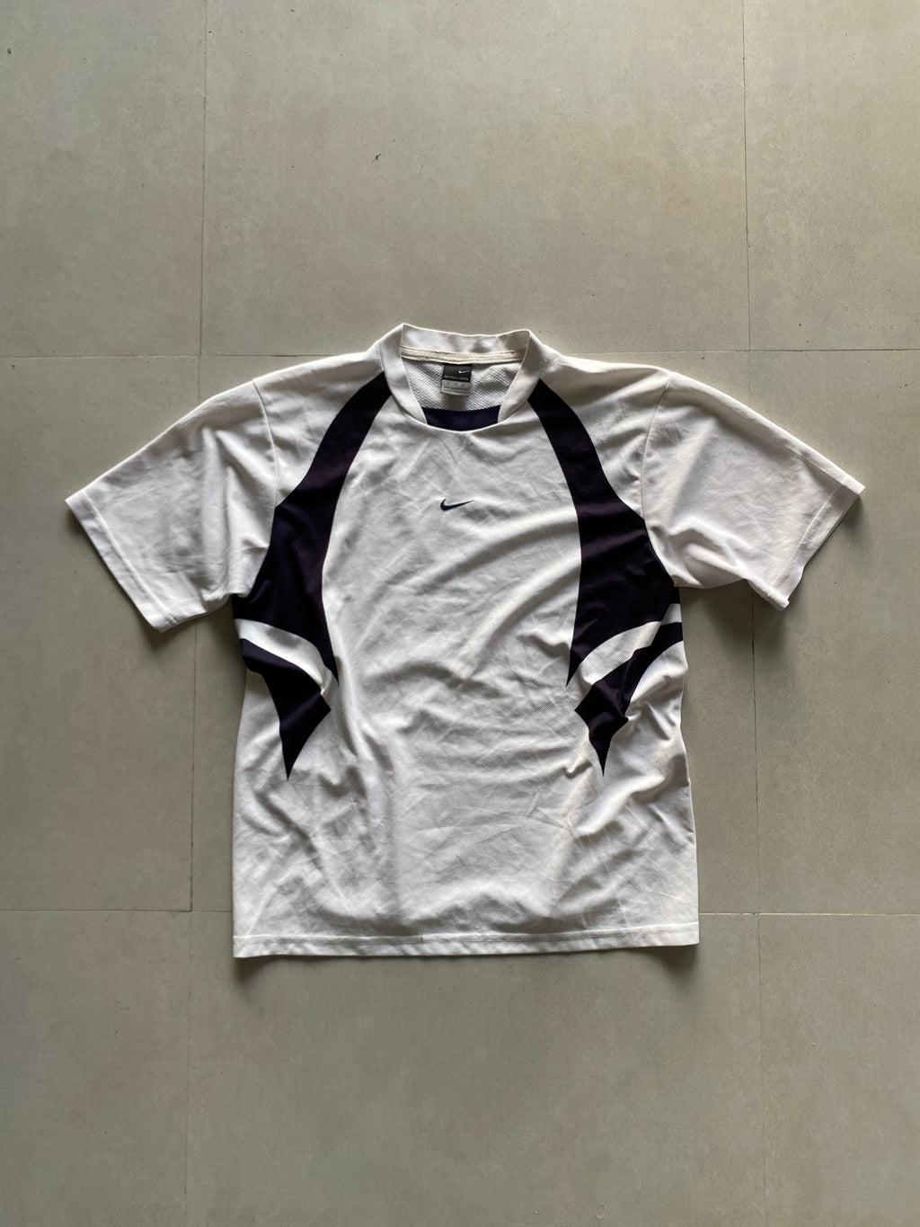 NIKE CENTRE SWOOSH DRI-FIT TEE - M