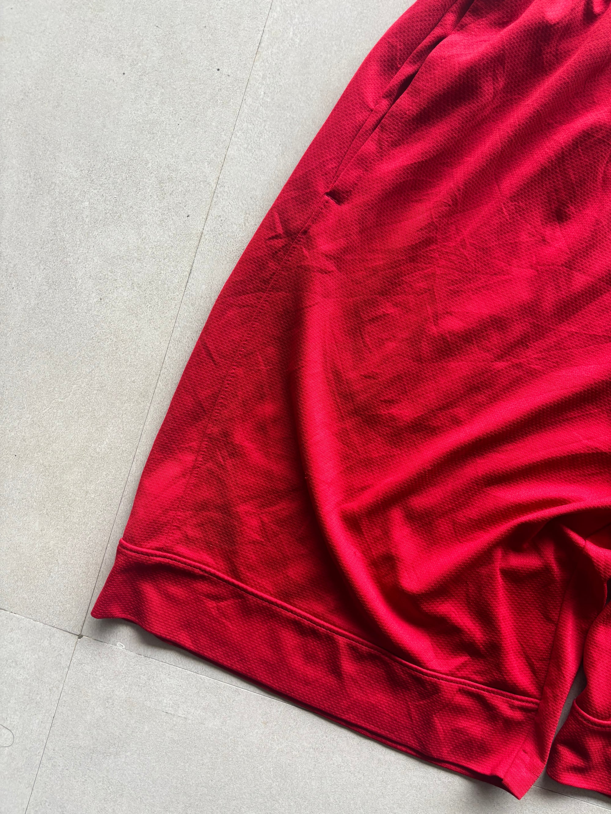 NIKE RED SHORTS - M