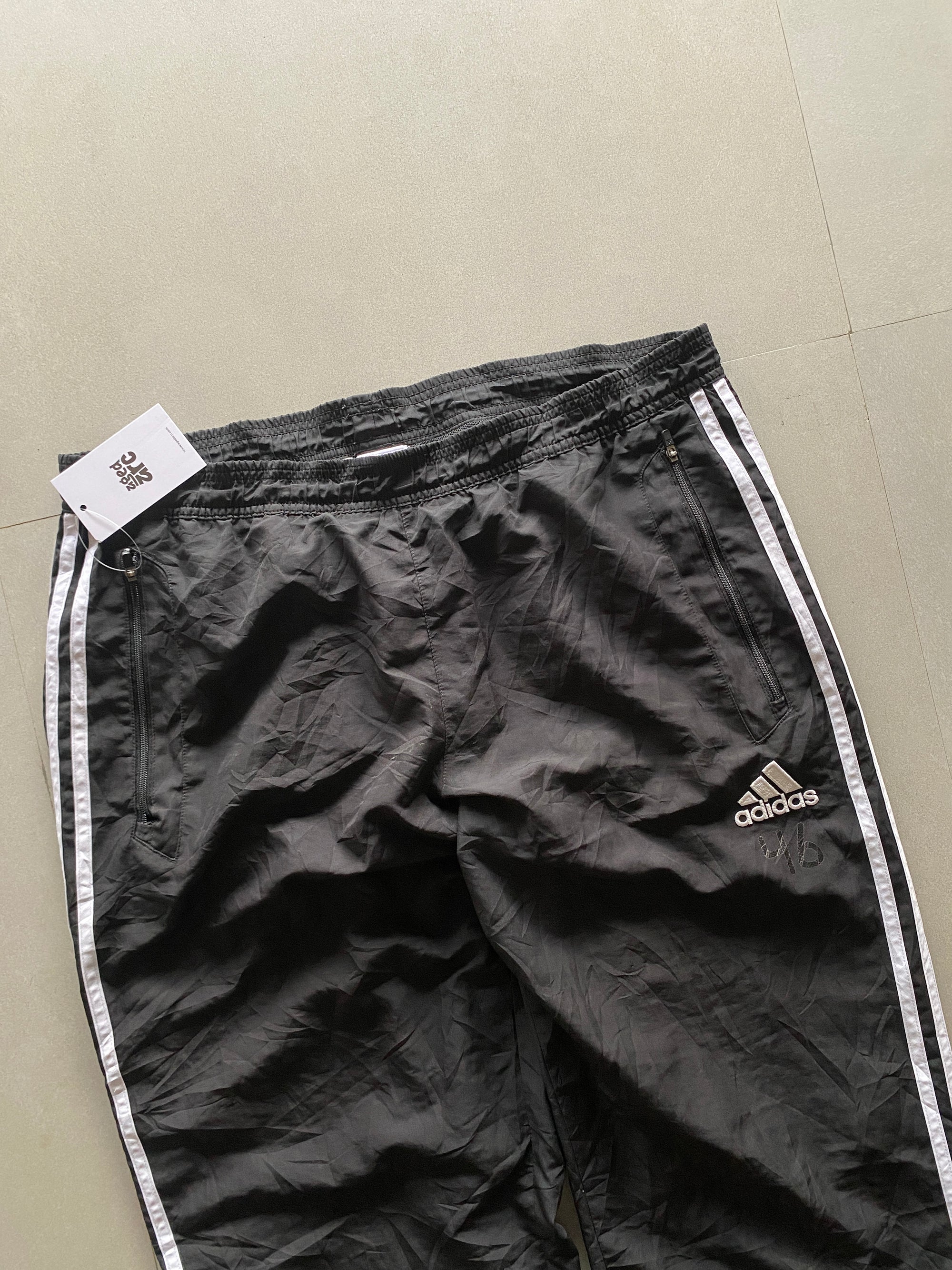 ADIDAS STRIPED TRACK PANT - L
