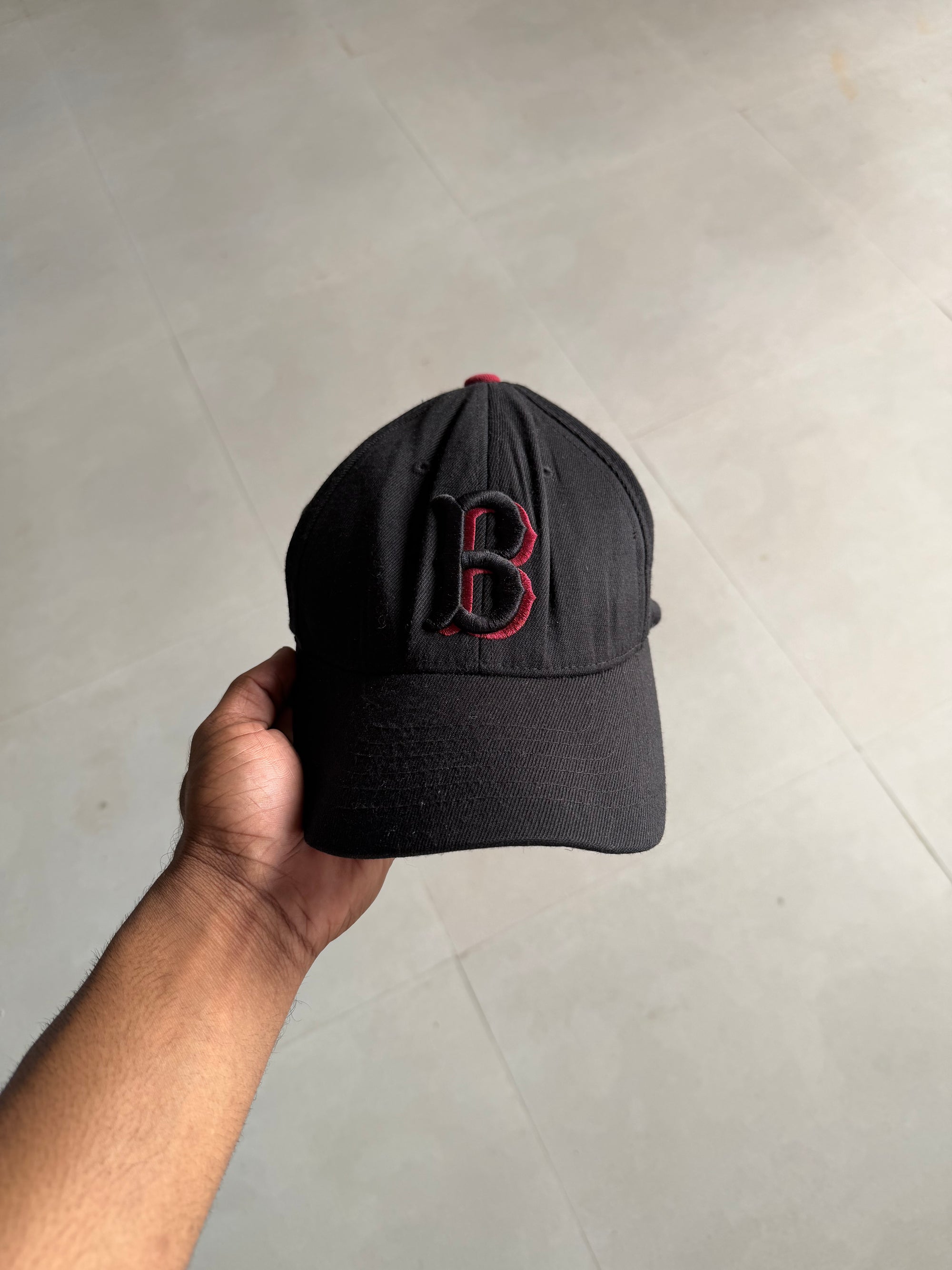 B BOSTON 3D FITTED CAP