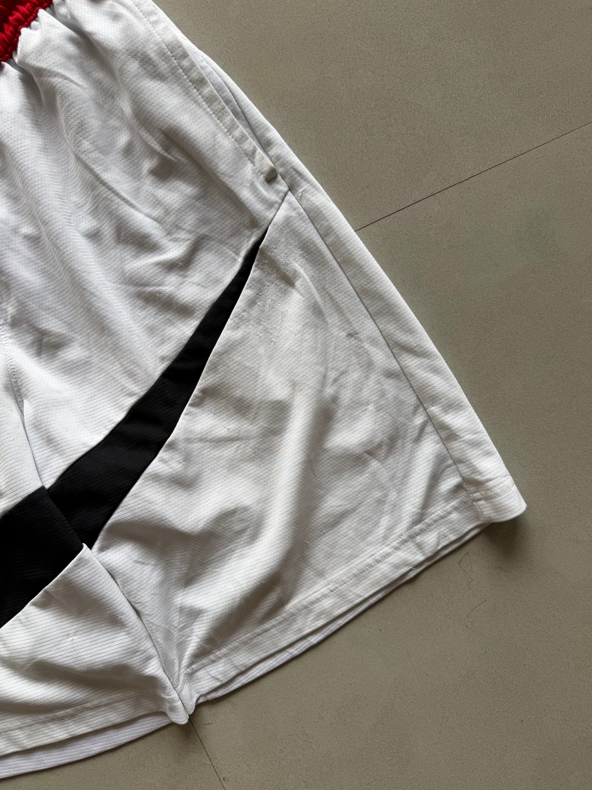 NIKE BIG SWOOSH SHORTS - M