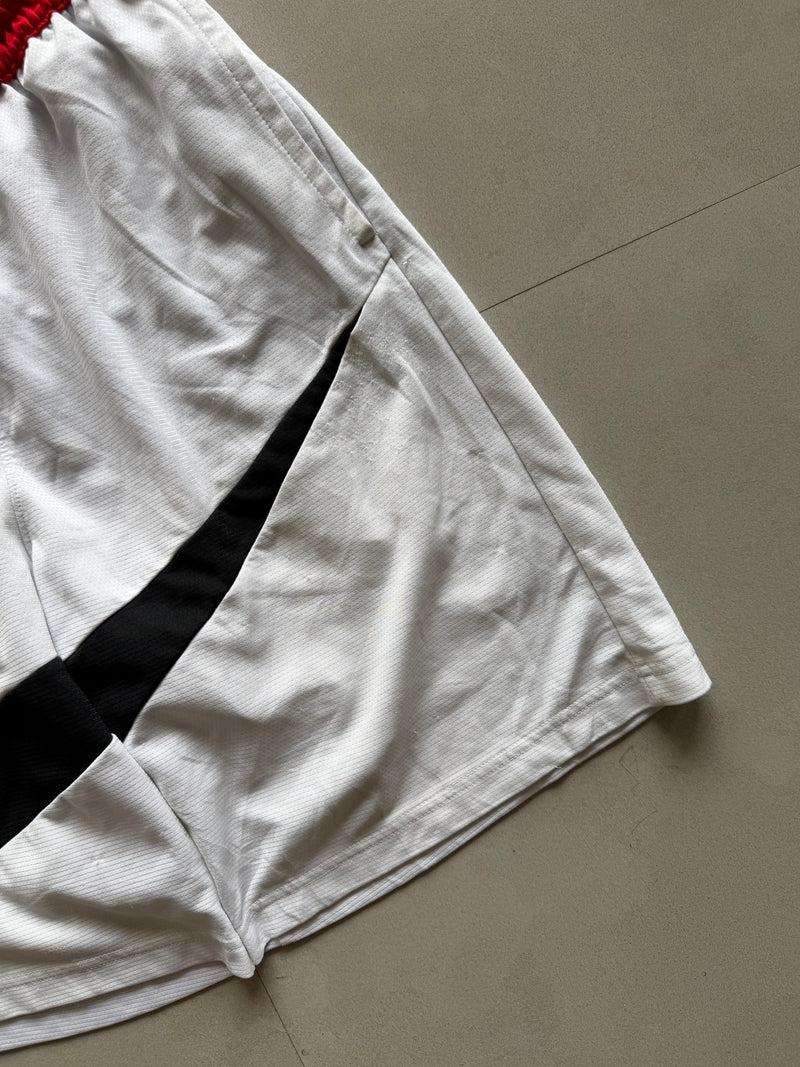 NIKE BIG SWOOSH SHORTS - M