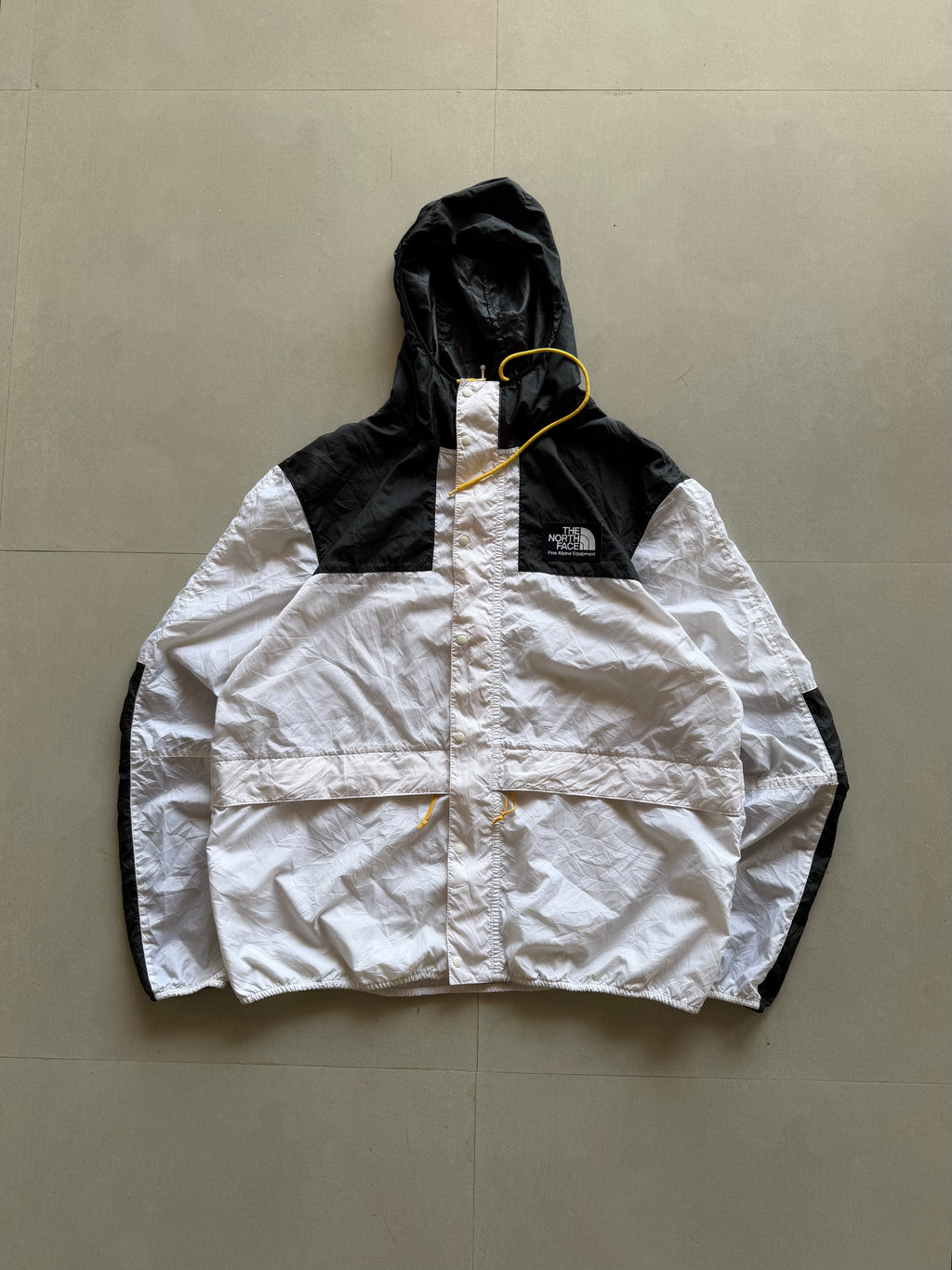 THE NORTH FACE WINBREAKER JACKET - XL