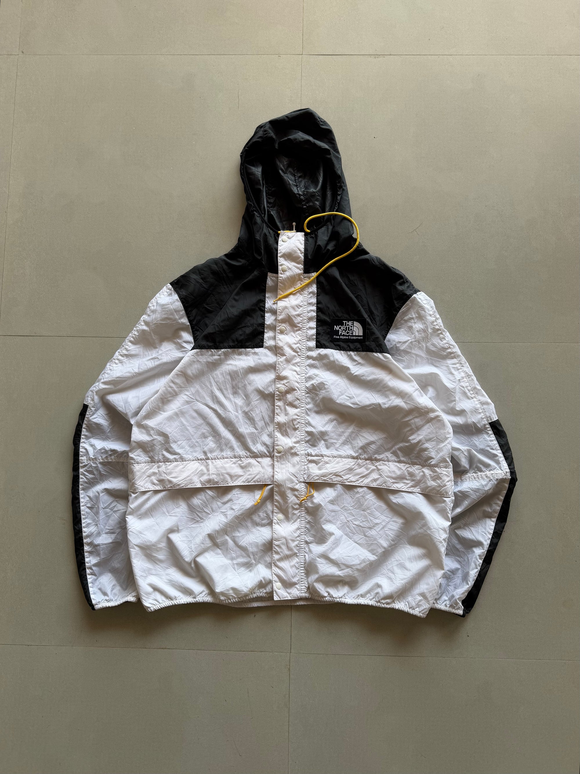 THE NORTH FACE WINBREAKER JACKET - XL