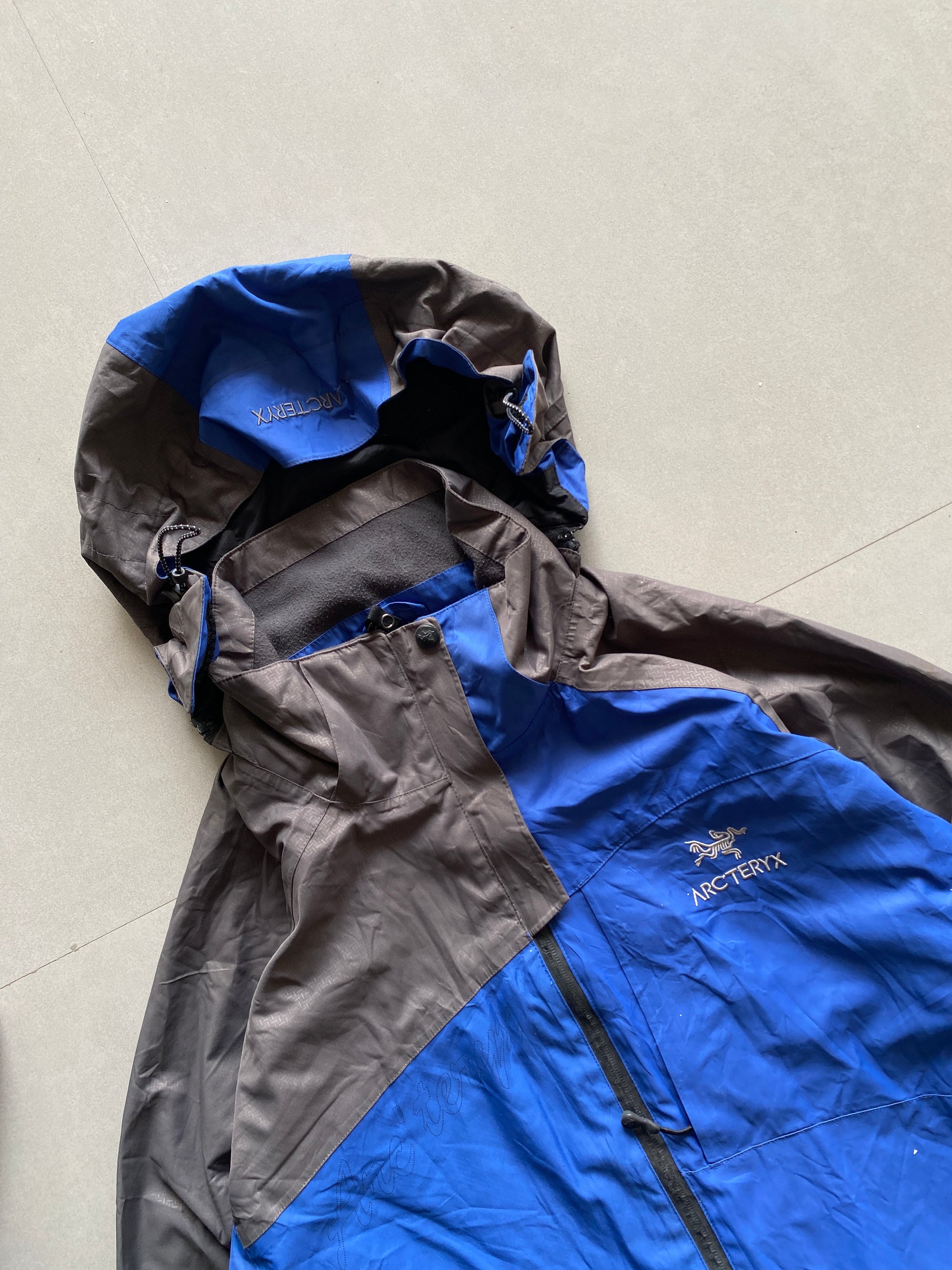 ARC’TERYX HOODED JACKET - XL