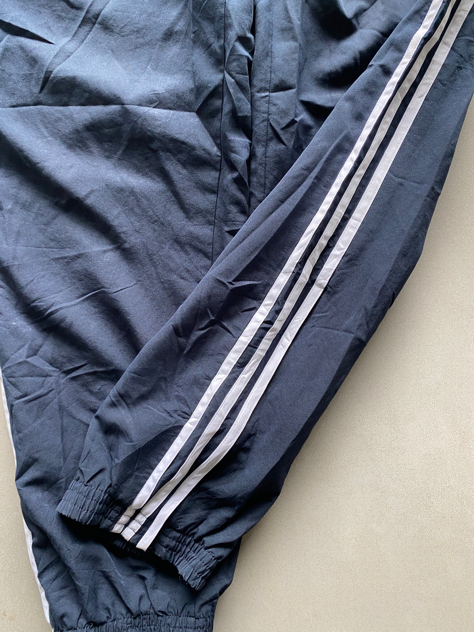 ADIDAS STRIPED TRACK PANT - M