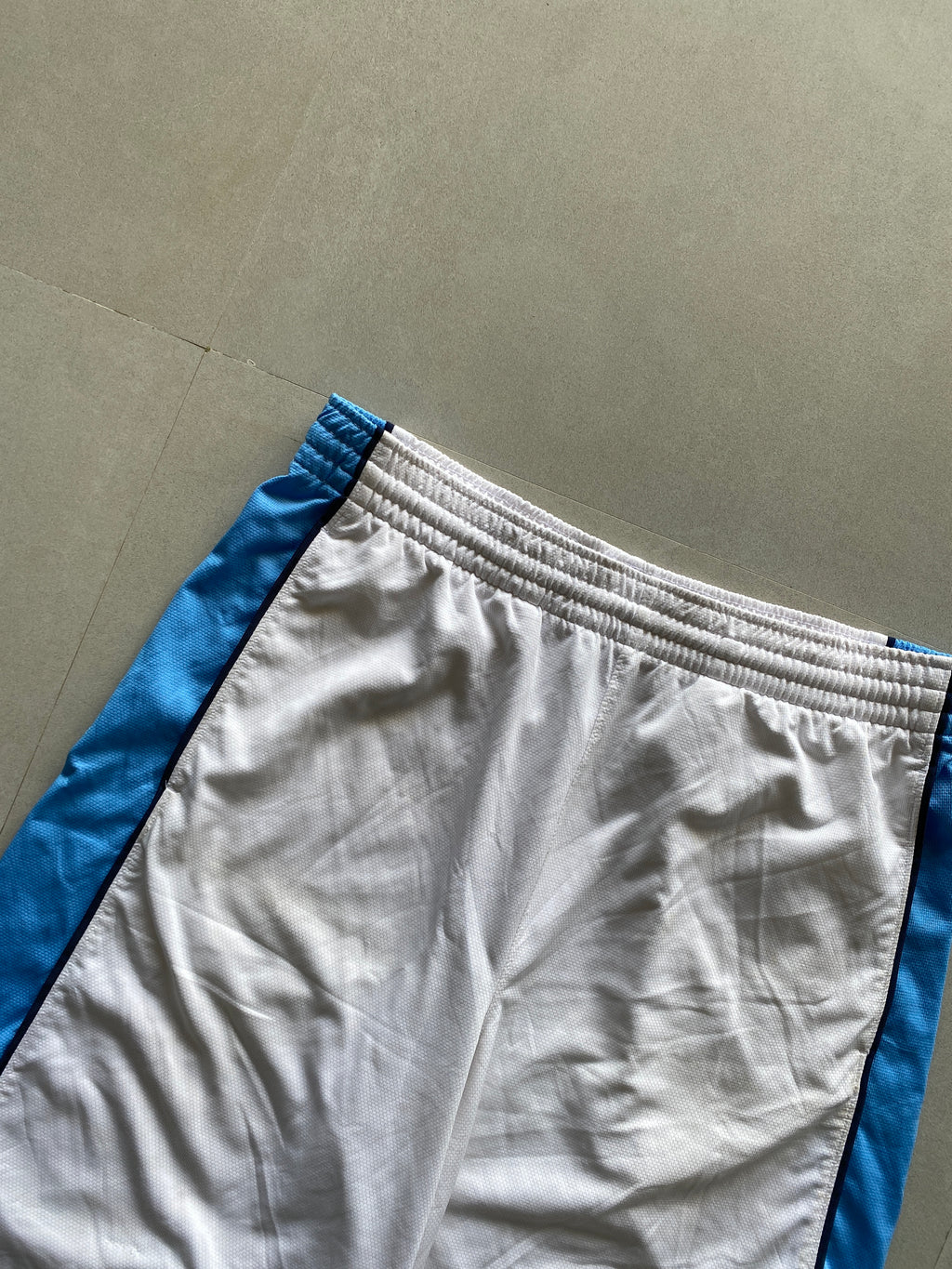 NIKE BASKETBALL SHORTS - L