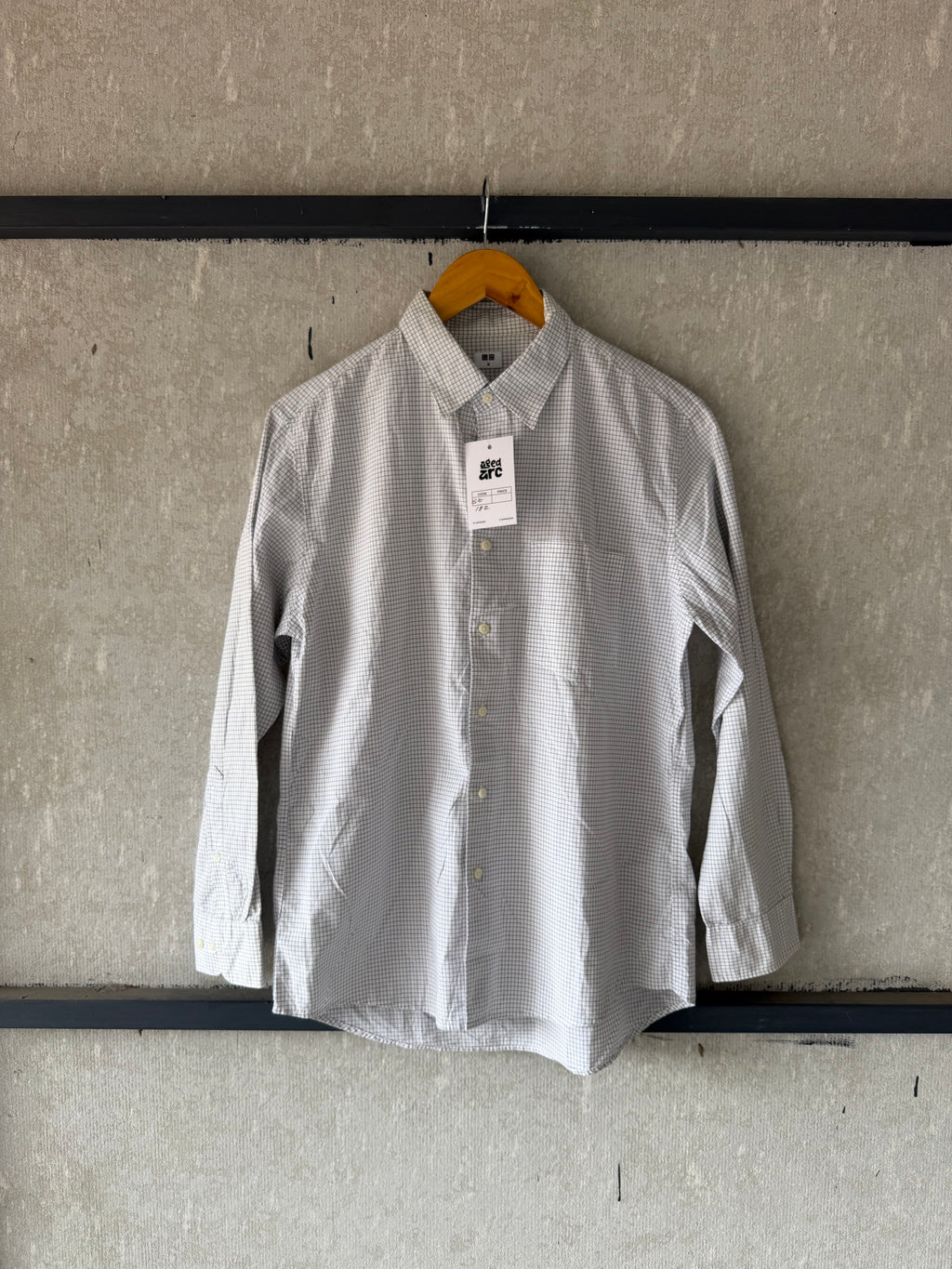 UNIQLO CHECKERD SHIRT ST182 - M