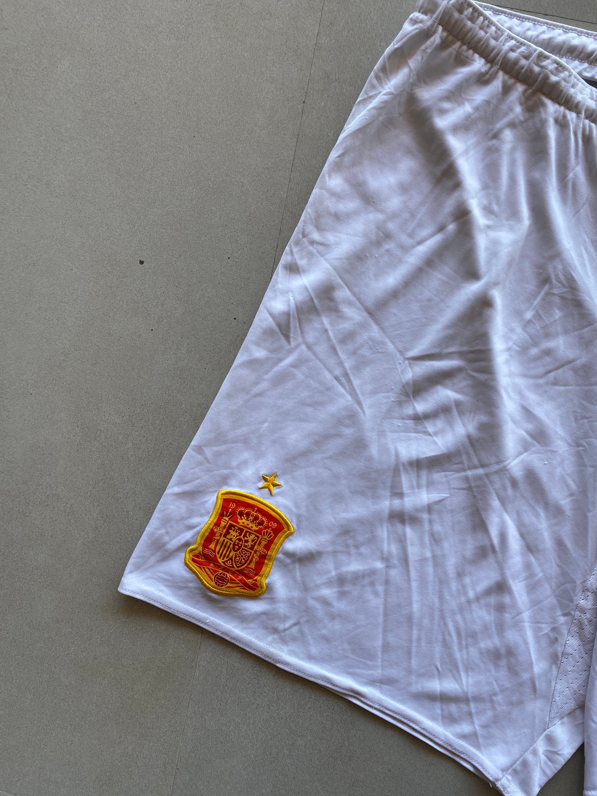 ADIDAS SPAIN SHORTS - L