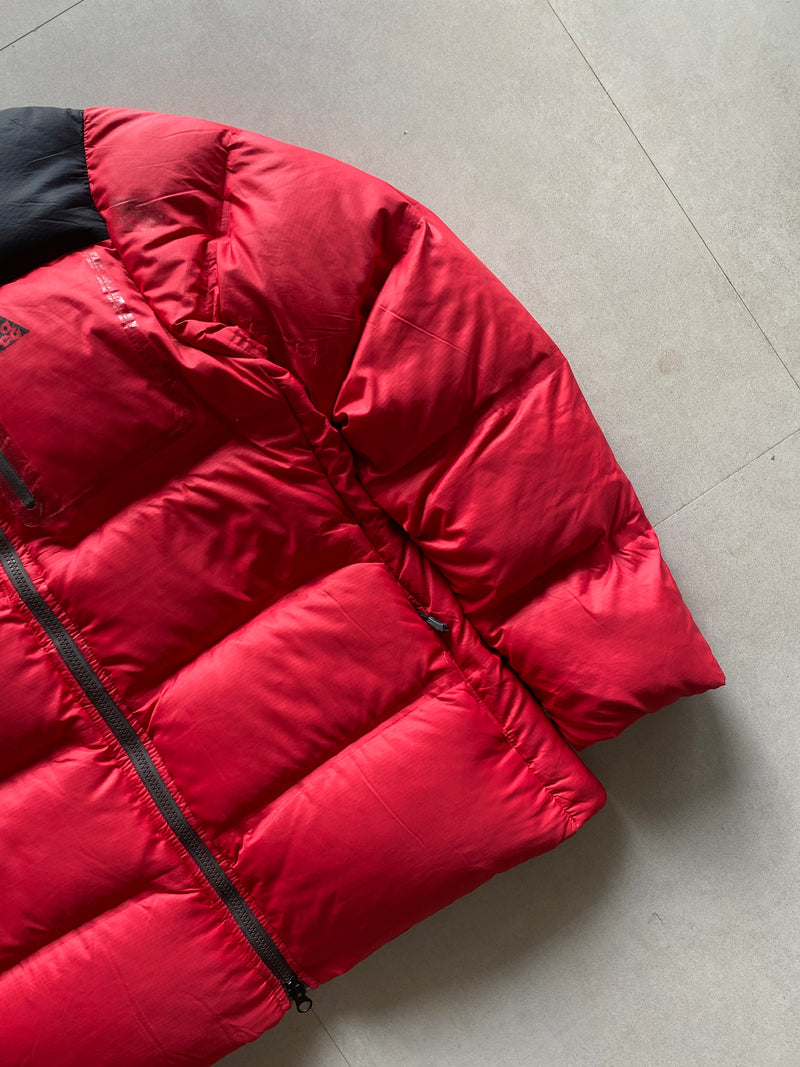 VINTAGE NIKE ACG PUFFER JACKET - M