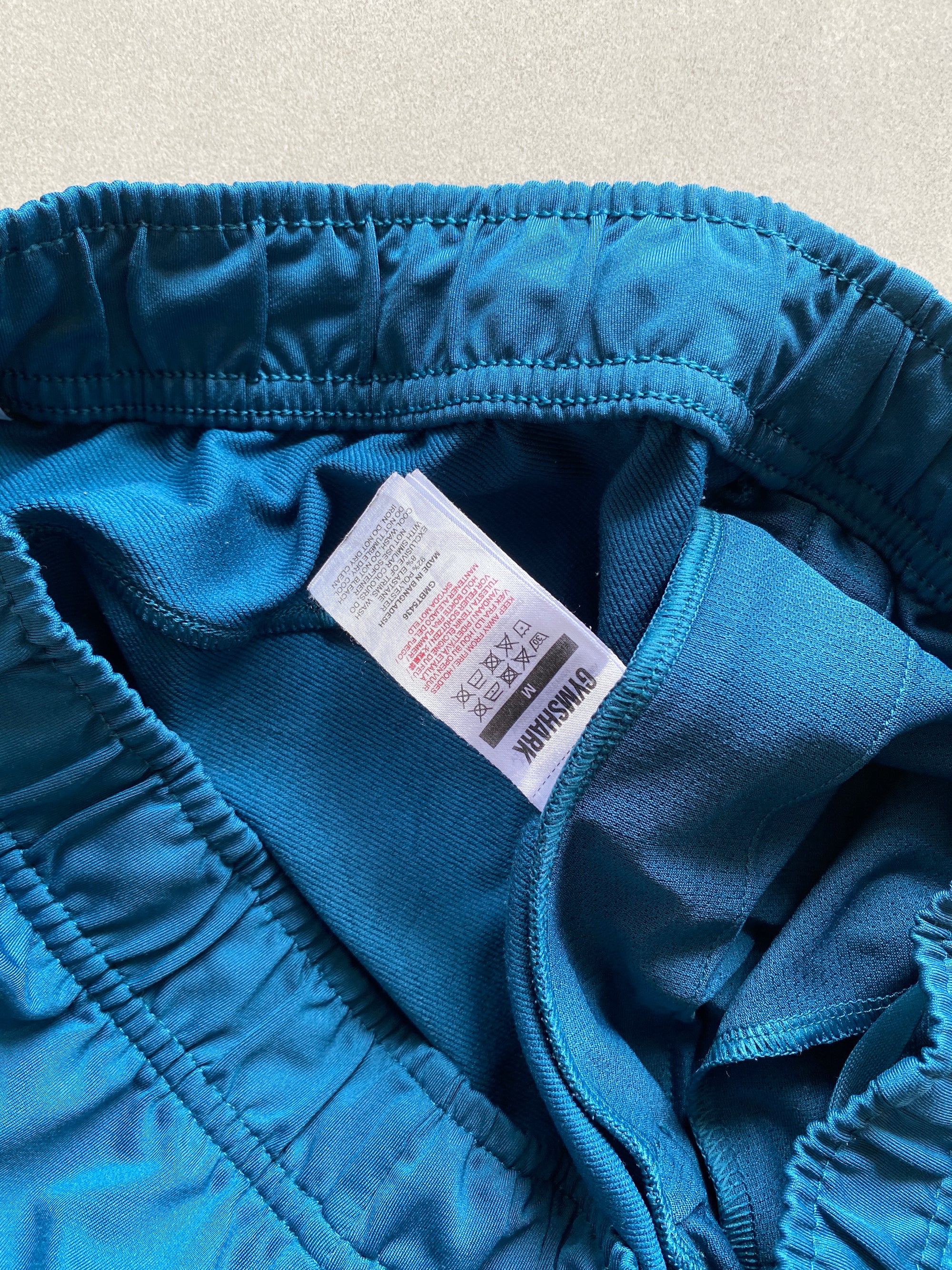 GYM SHARK SWEAT PANTS - M