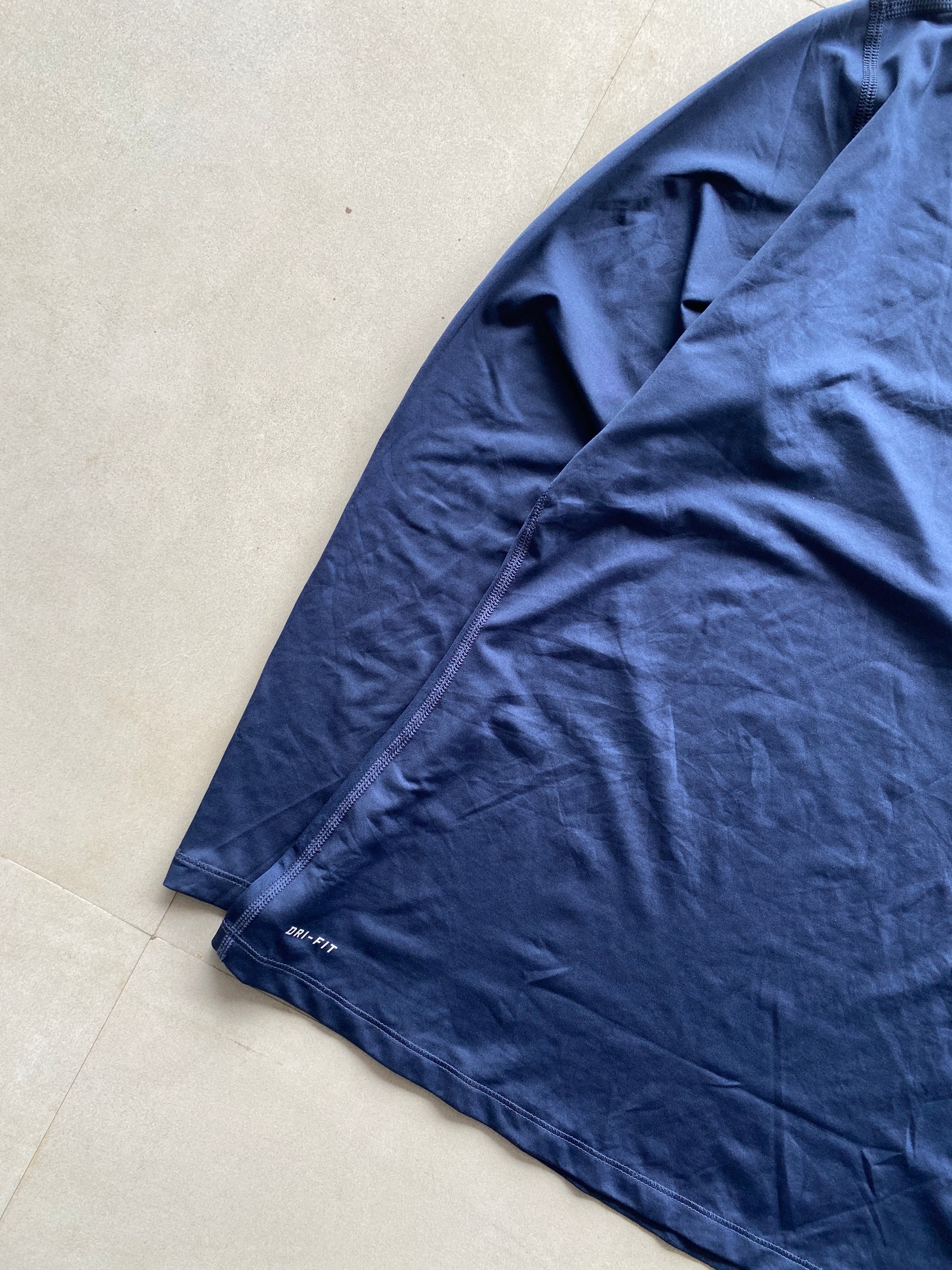 NIKE DRI-FIT TEE - S