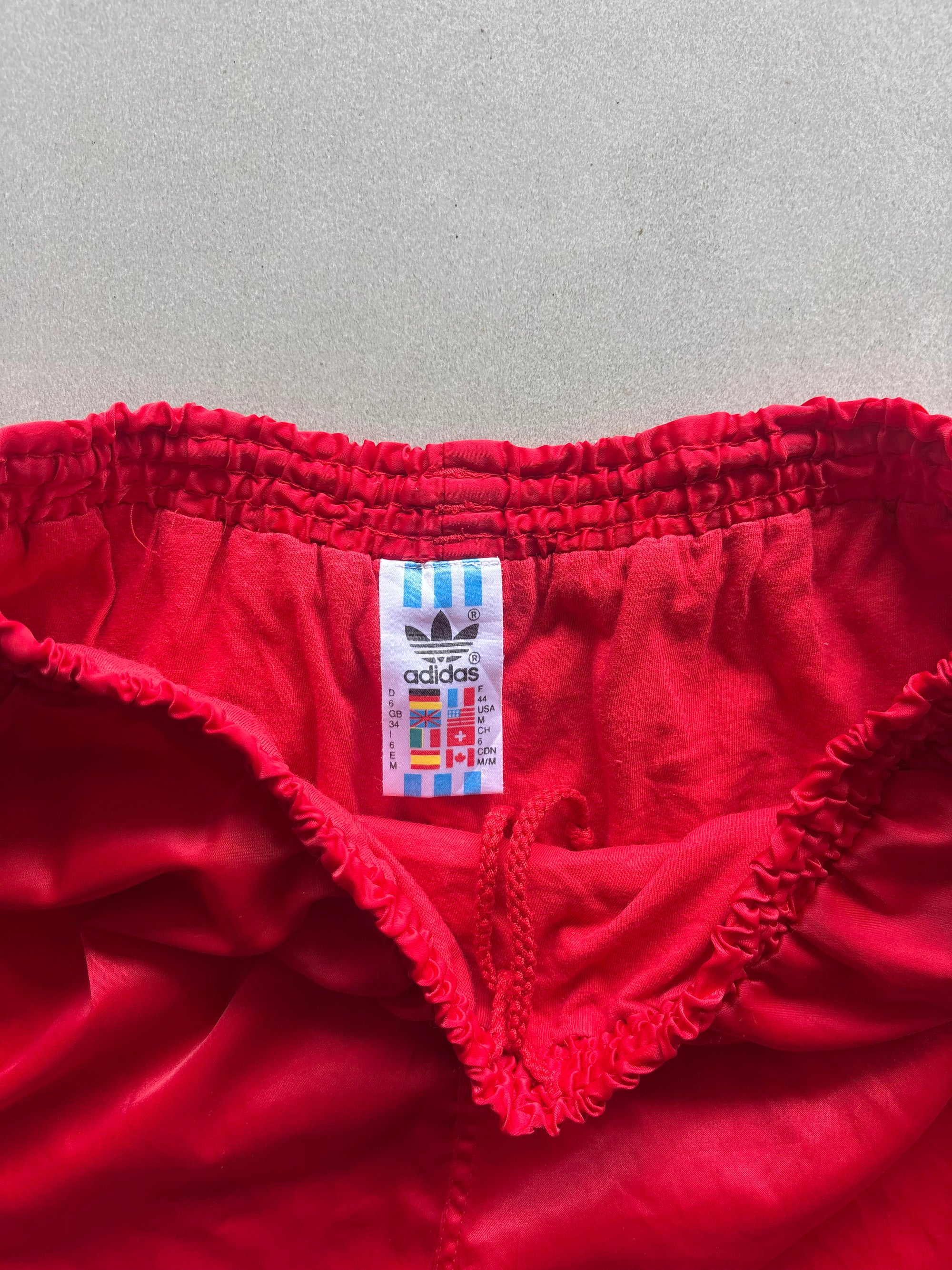 90s ADIDAS SHORTS - M