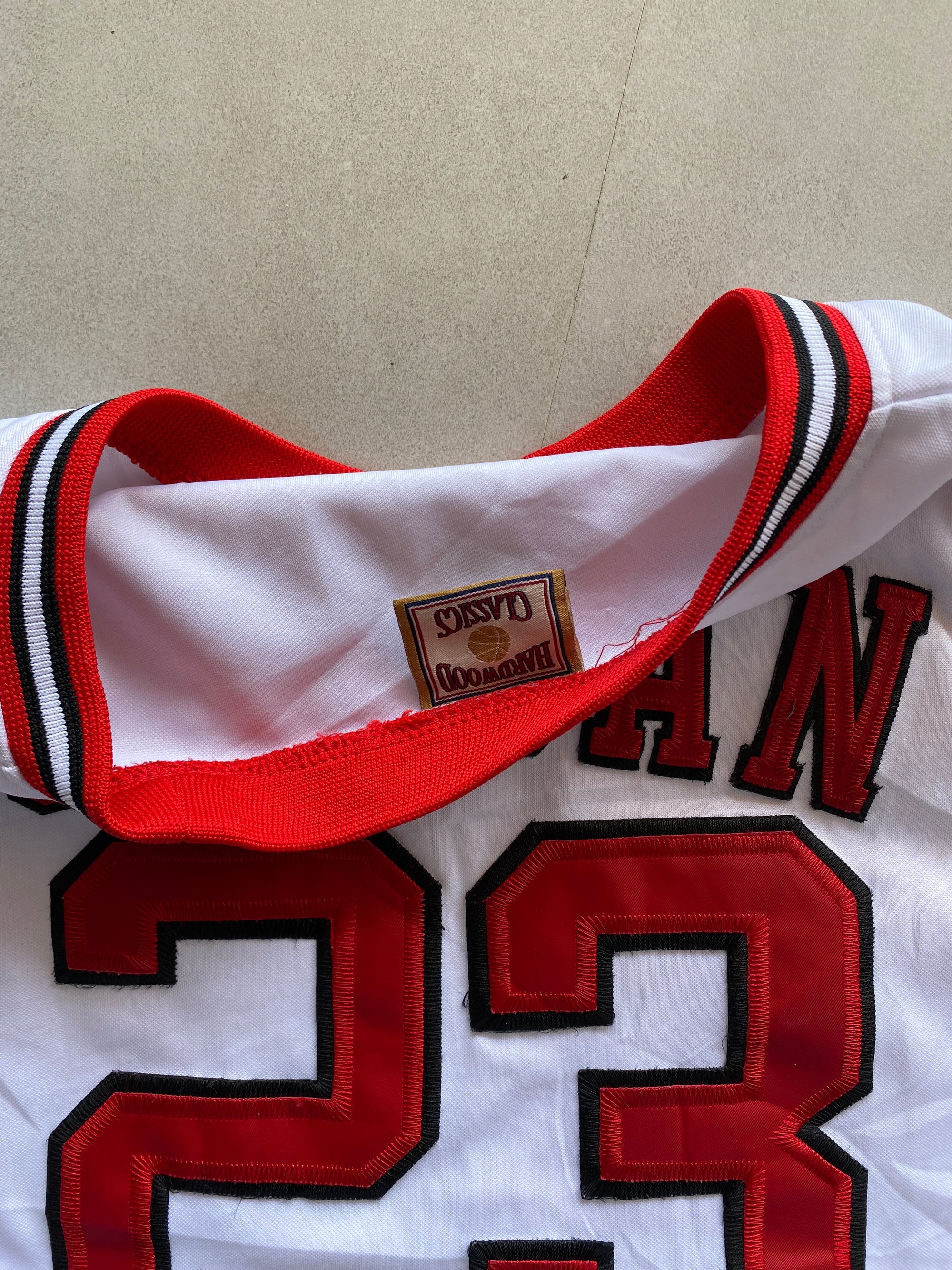 BULLS JORDAN 23 BASKETBALL JERSEY - M