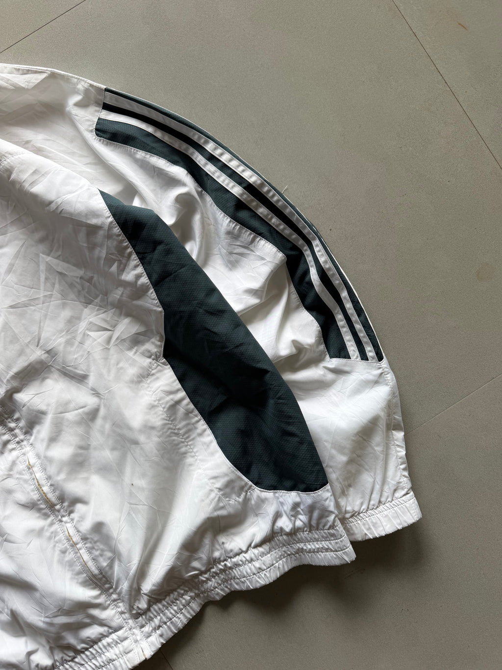 ADIDAS STRIPED JACKET - XL