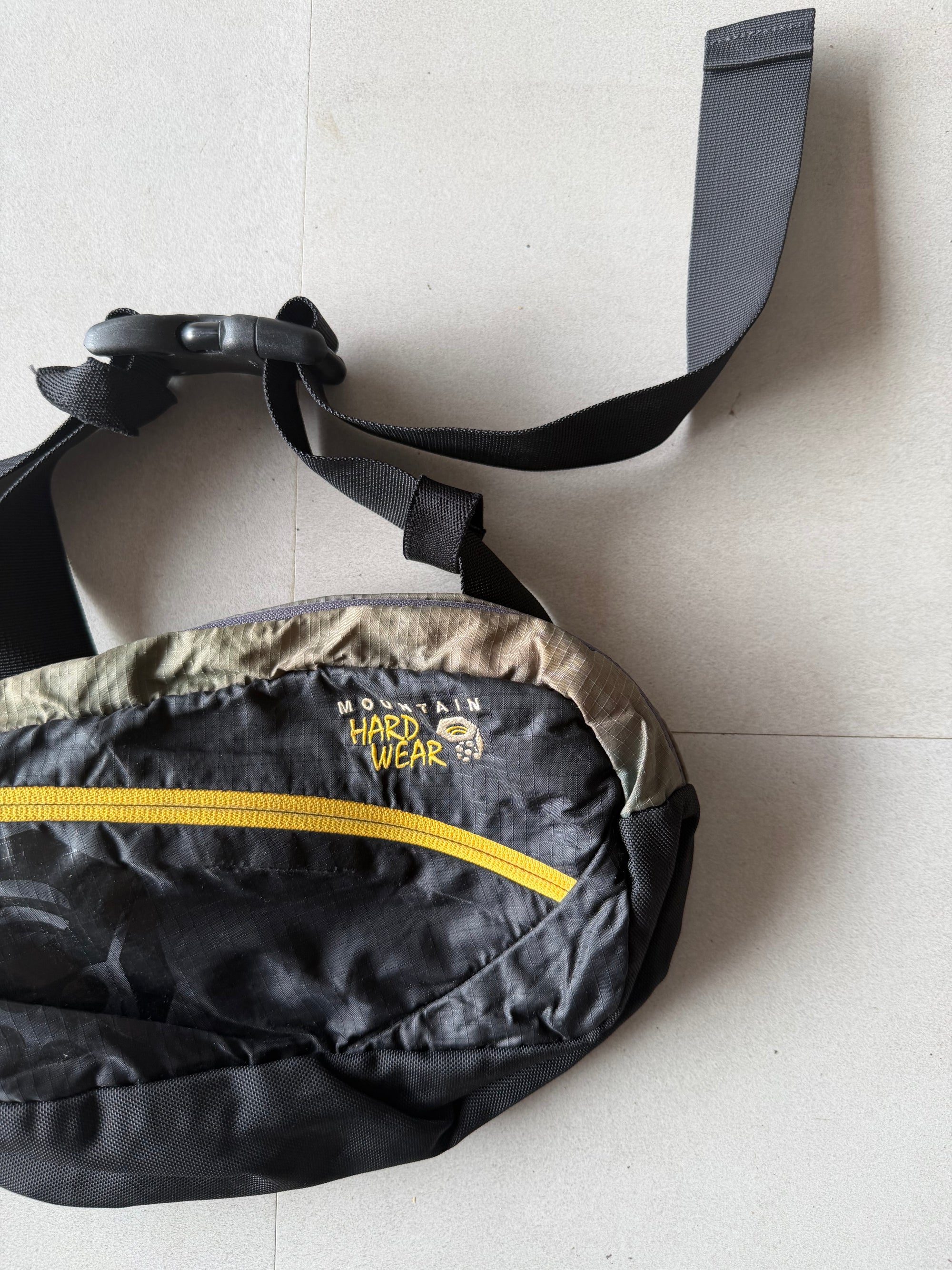 MOUNTAIN HARDWEAR HIKING WAIST BAG