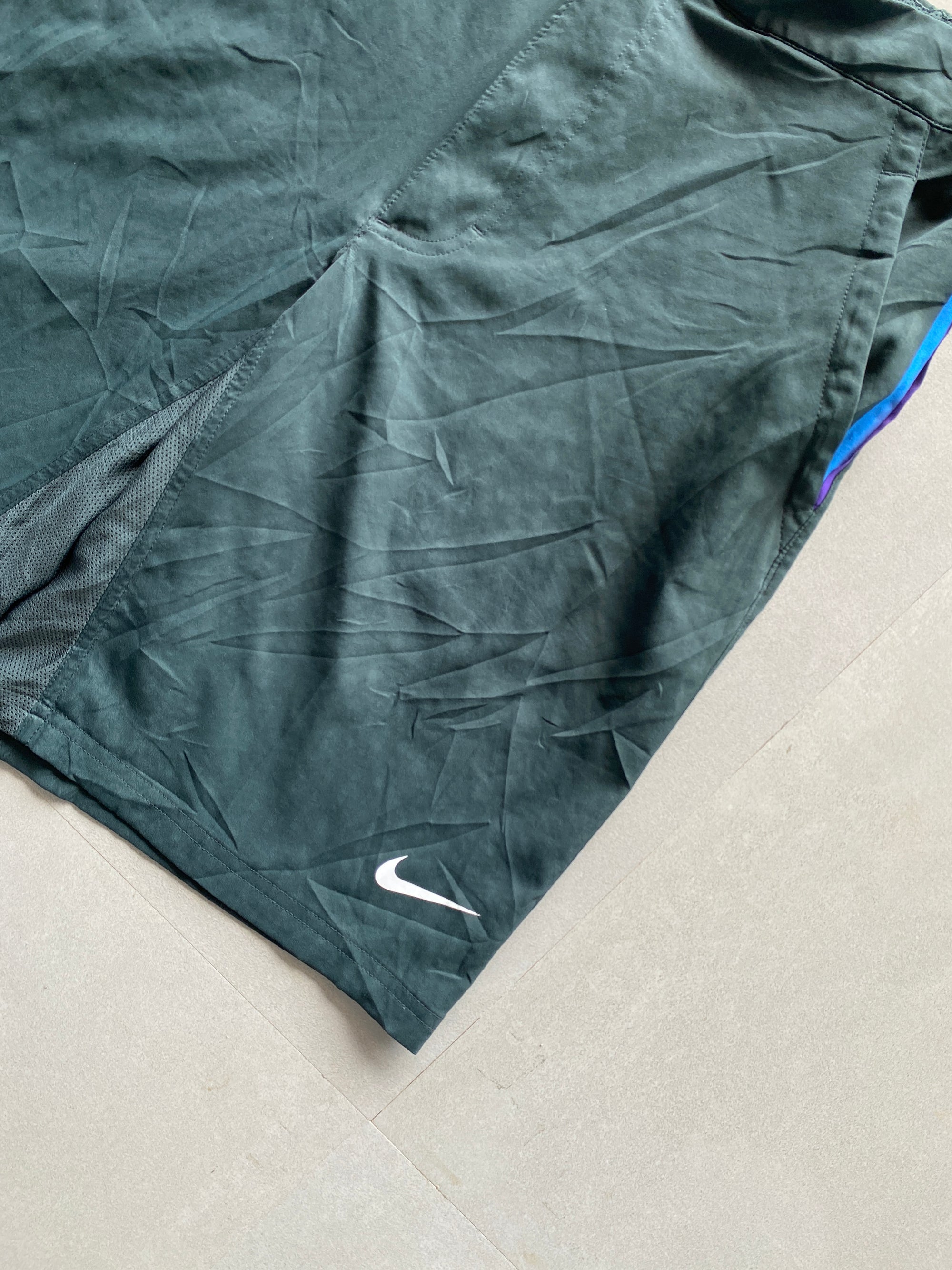 NIKE DRI-FIT SHORTS - M