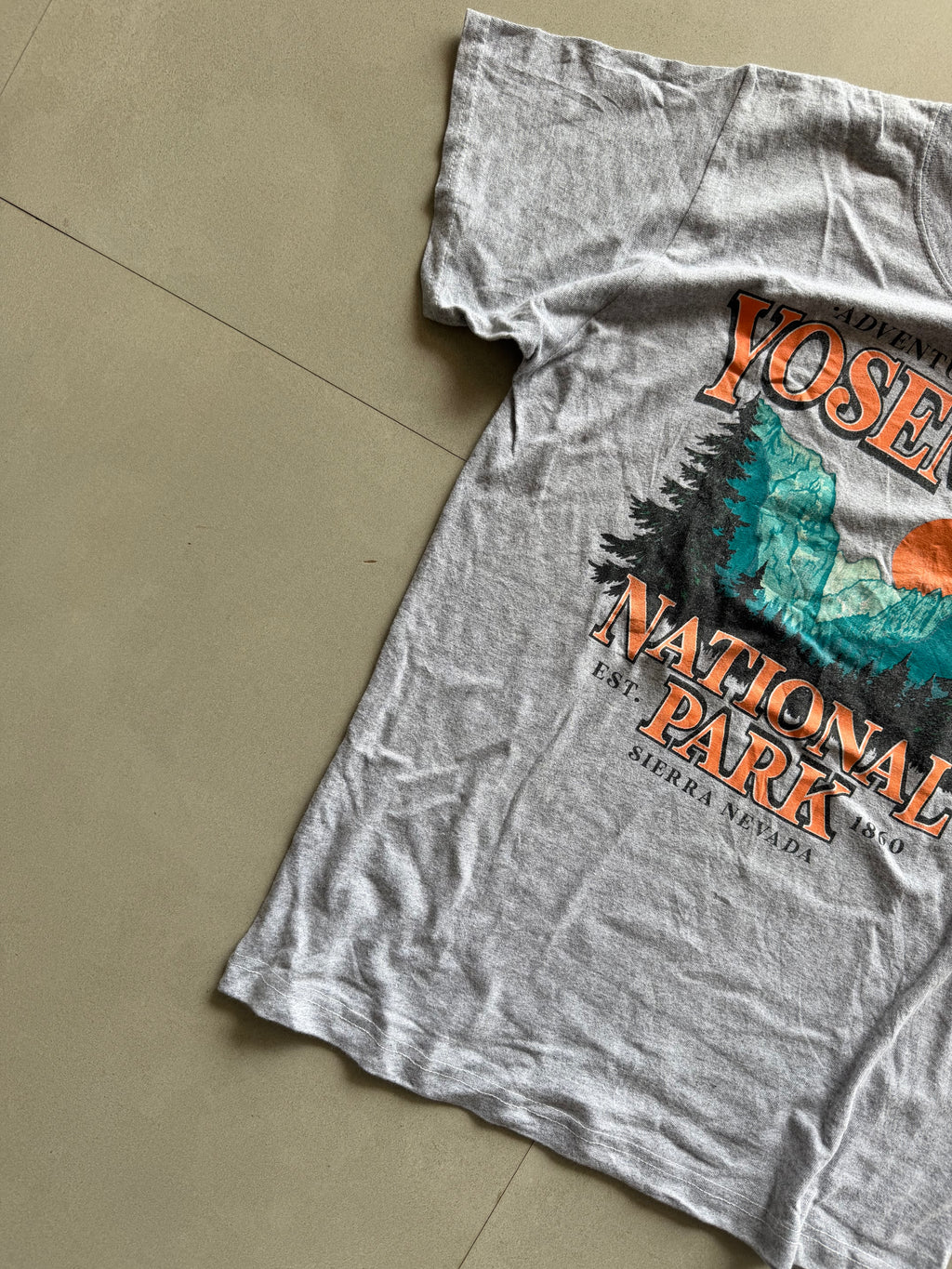 VINTAGE GRAPHIC TEE - M