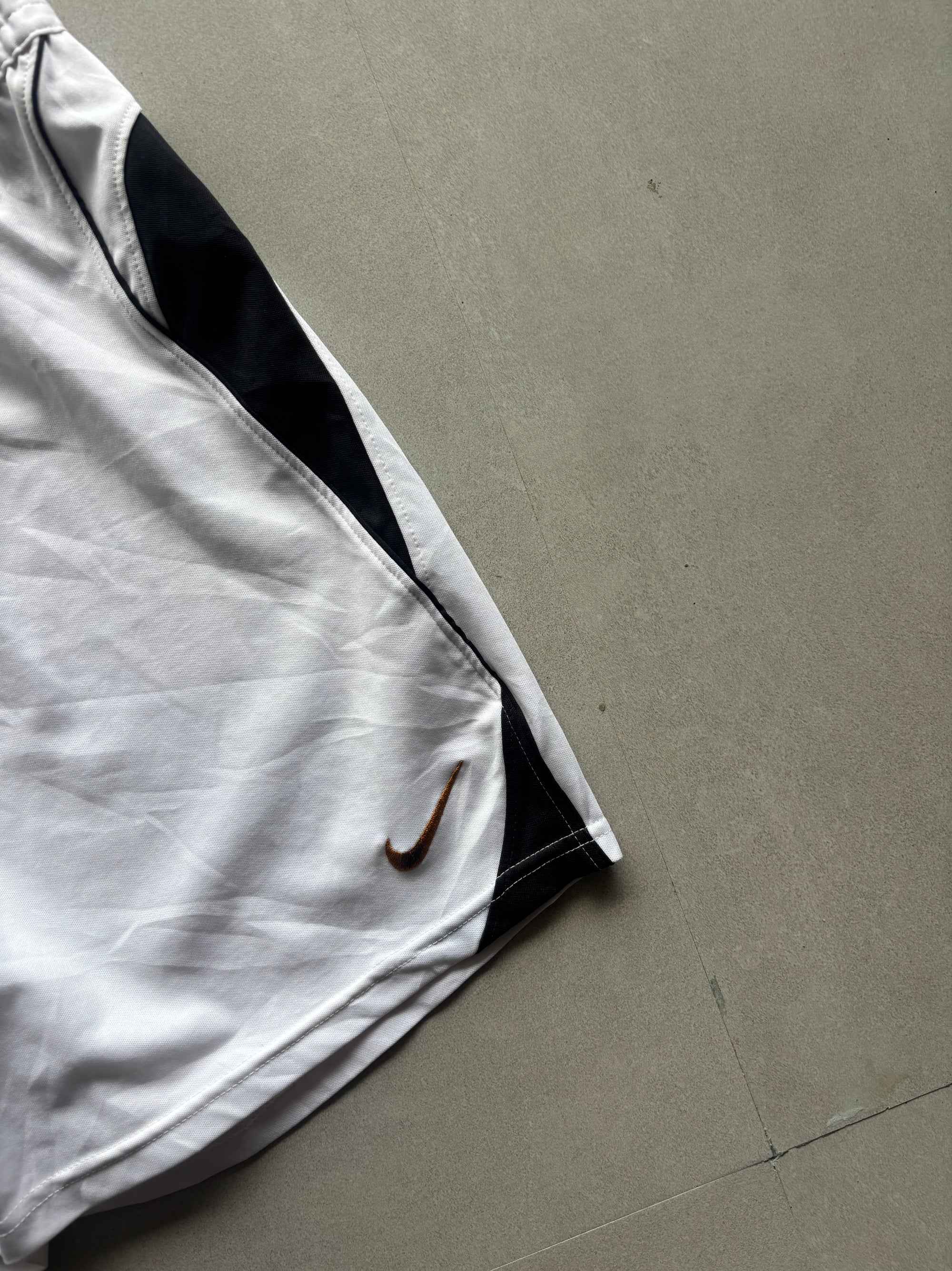 NIKE VINTAGE SHORTS - M