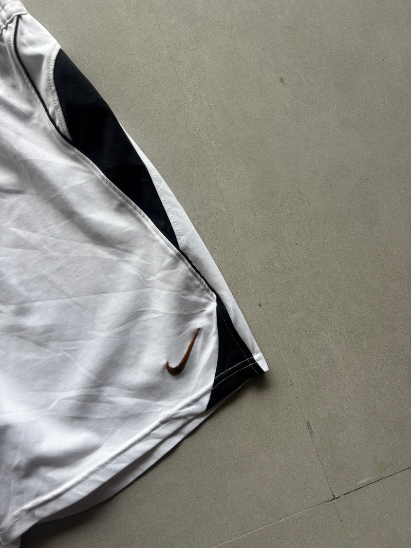 NIKE VINTAGE SHORTS - M