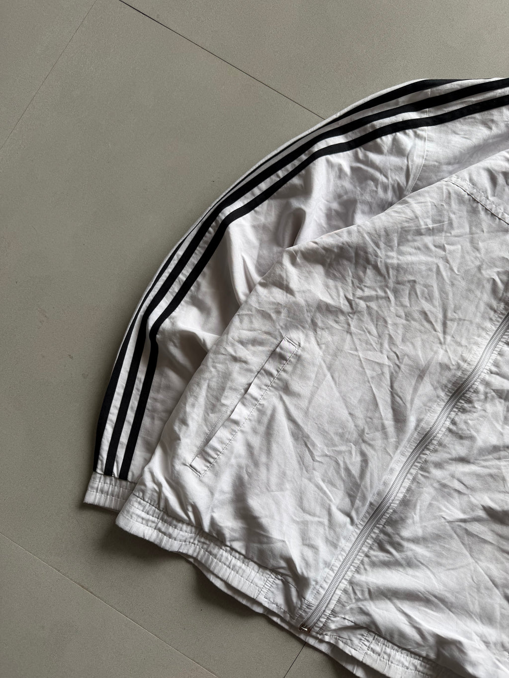ADIDAS STRIPED JACKET - M