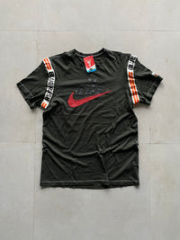 NIKE BIG SWOOSH TEE - S