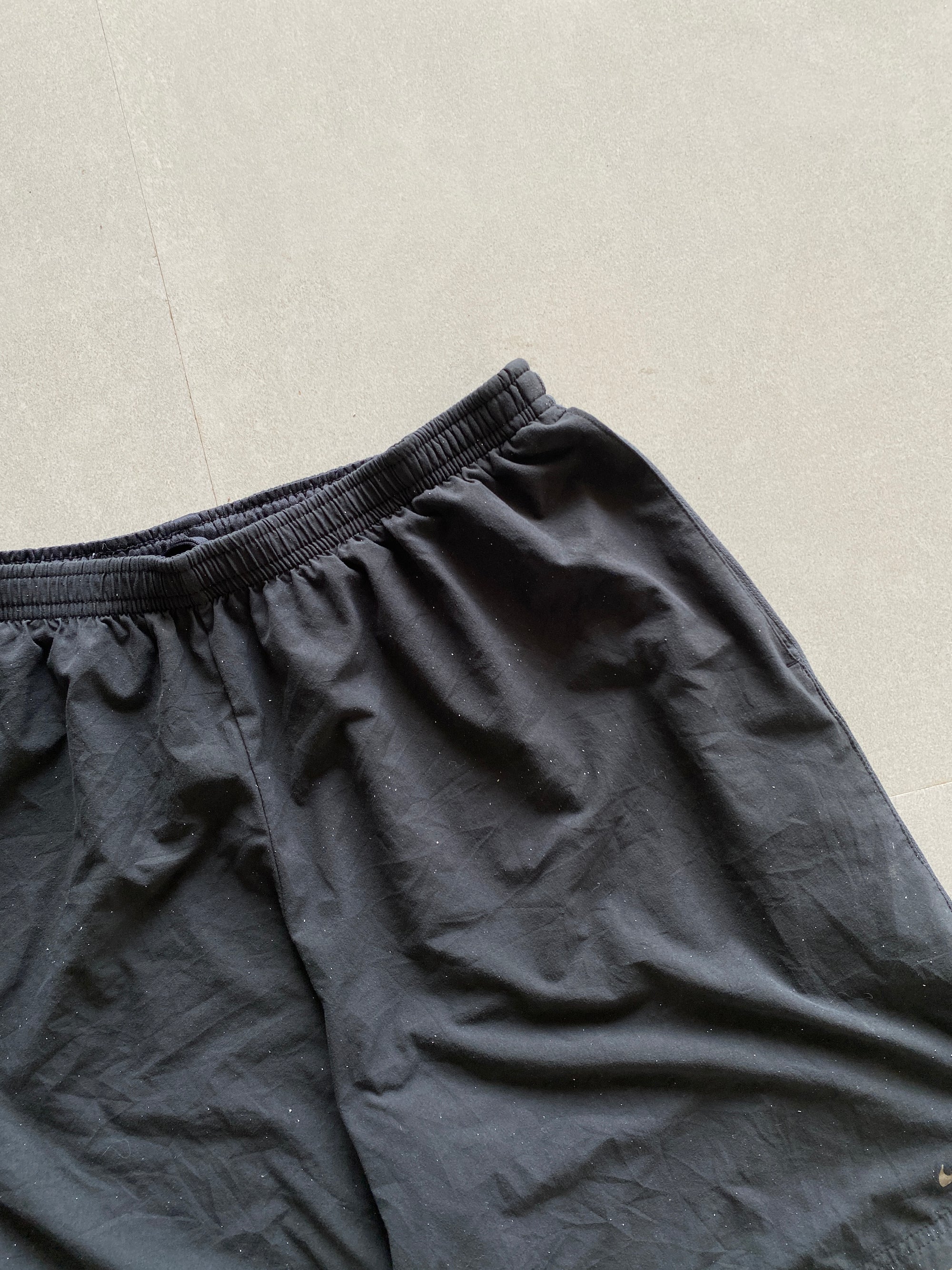 NIKE BASIC SHORTS - M