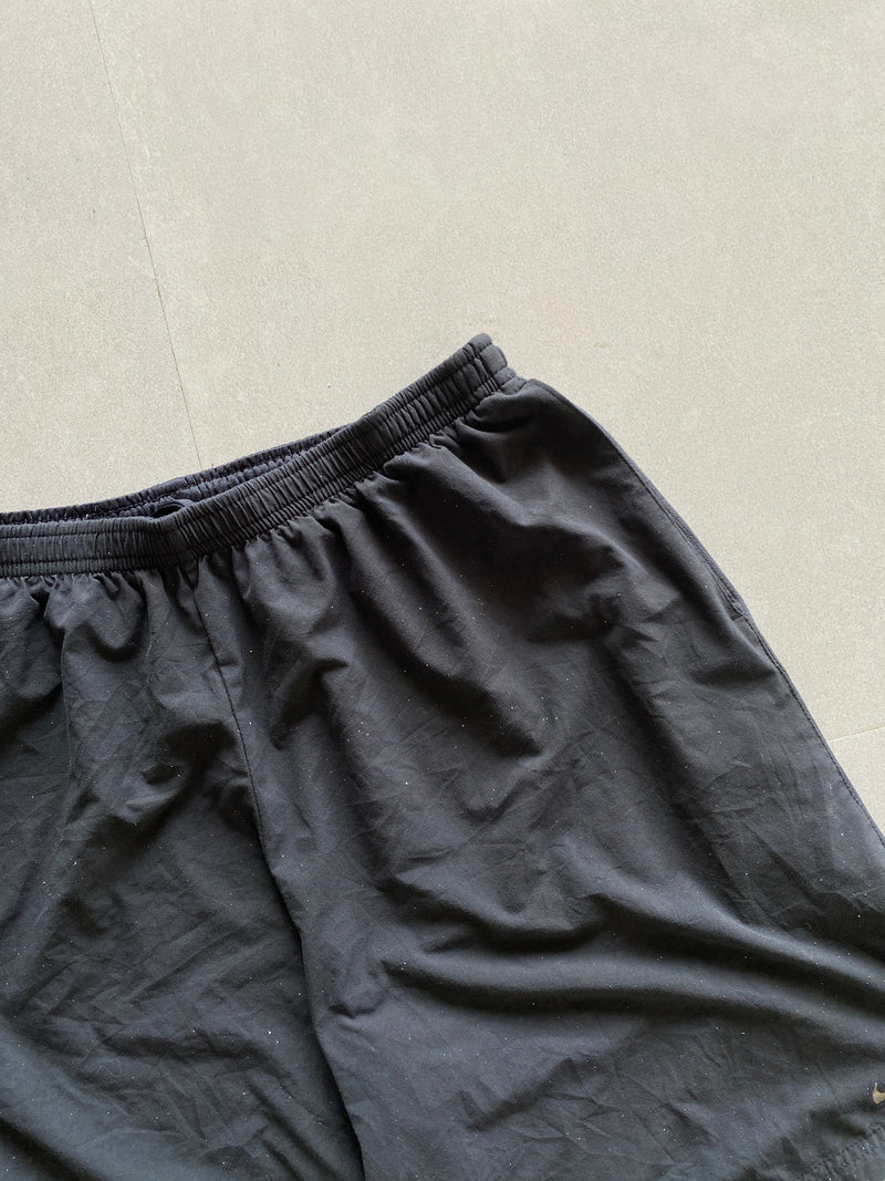 NIKE BASIC SHORTS - M