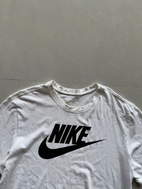 NIKE BIG LOGO TEE - L