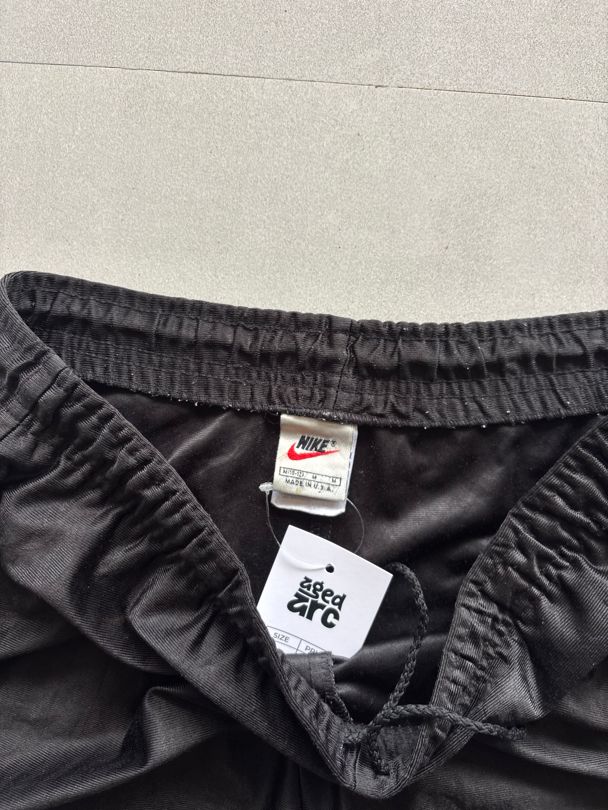 90s NIKE SHORTS - M