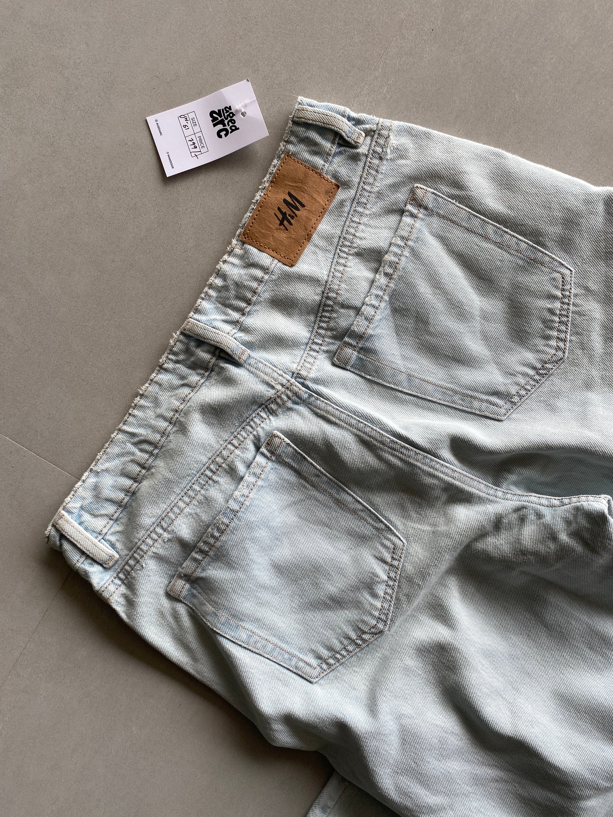 H&M DISTRESSED BAGGY DENIM - M