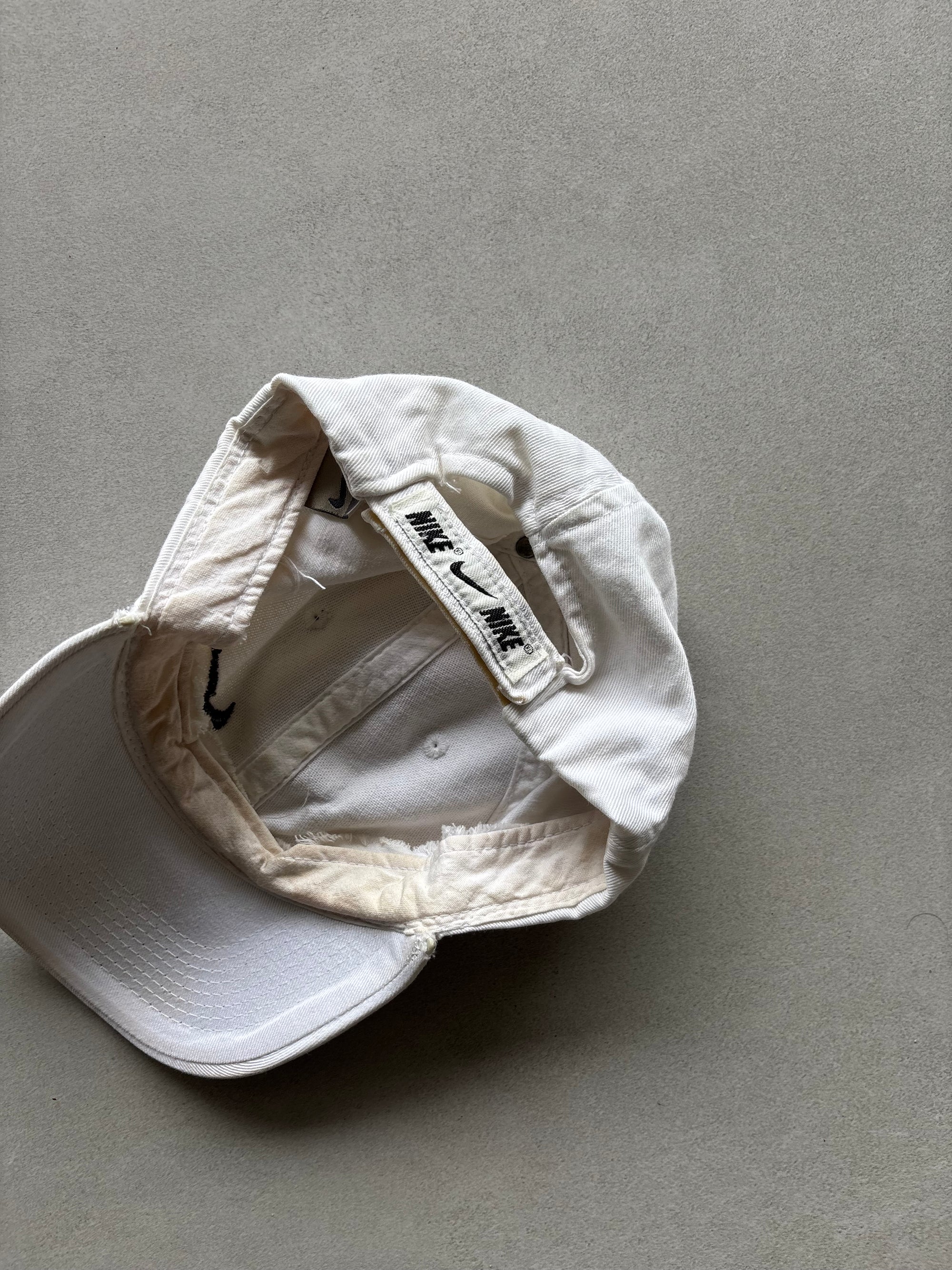 VINTAGE NIKE CAP
